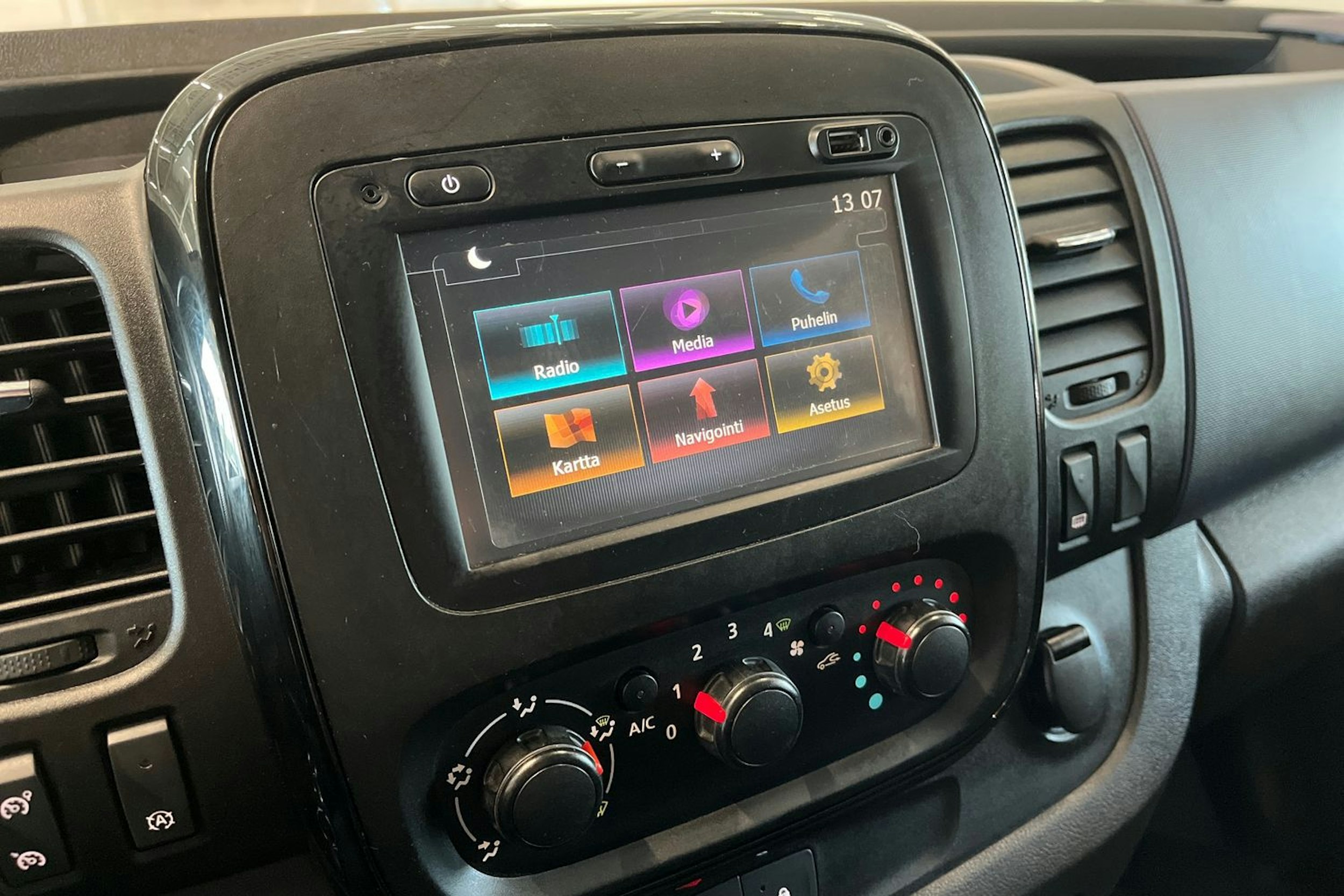harmaa Opel Vivaro 2016 kuva 15.