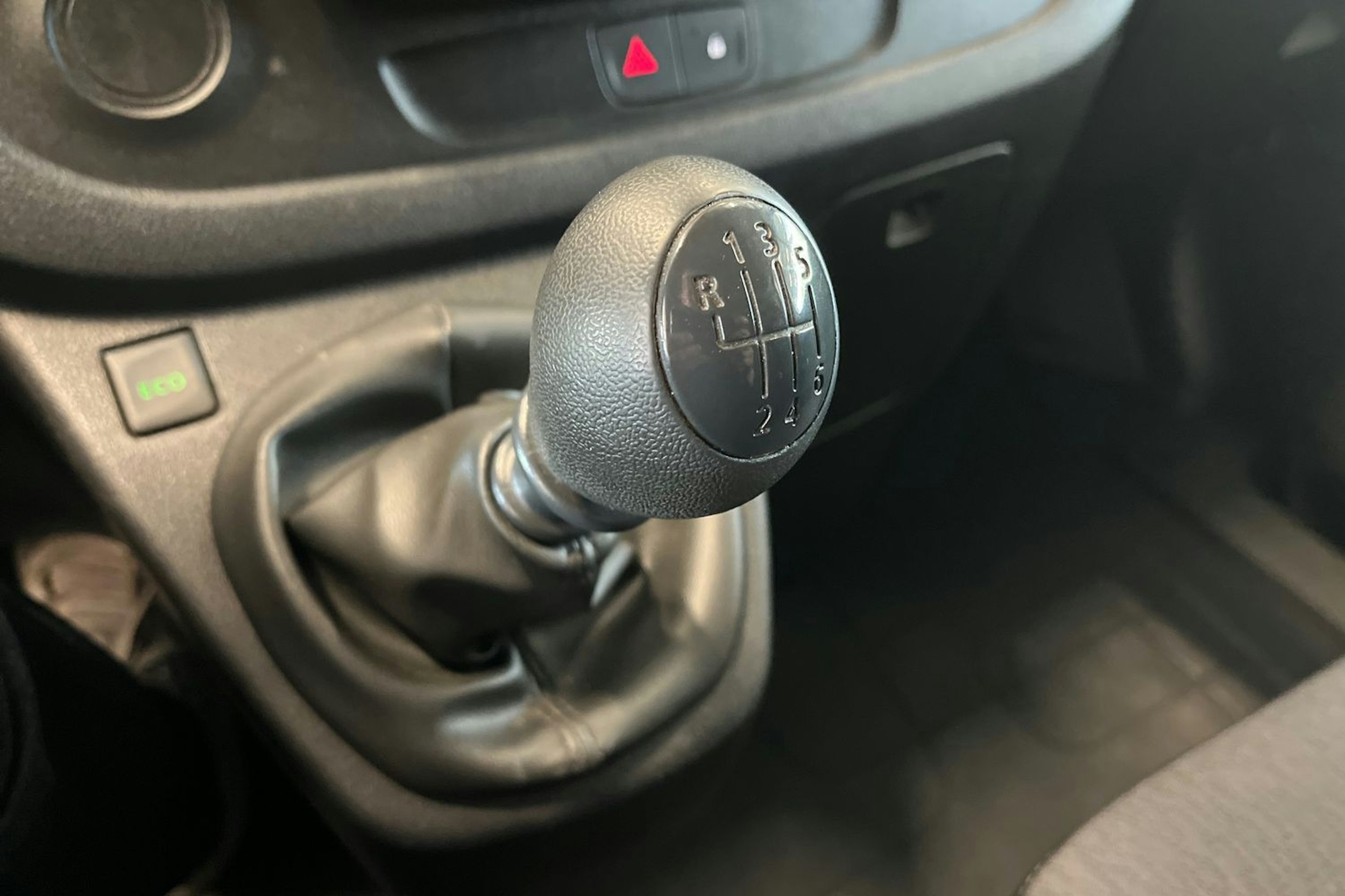 harmaa Opel Vivaro 2016 kuva 17.