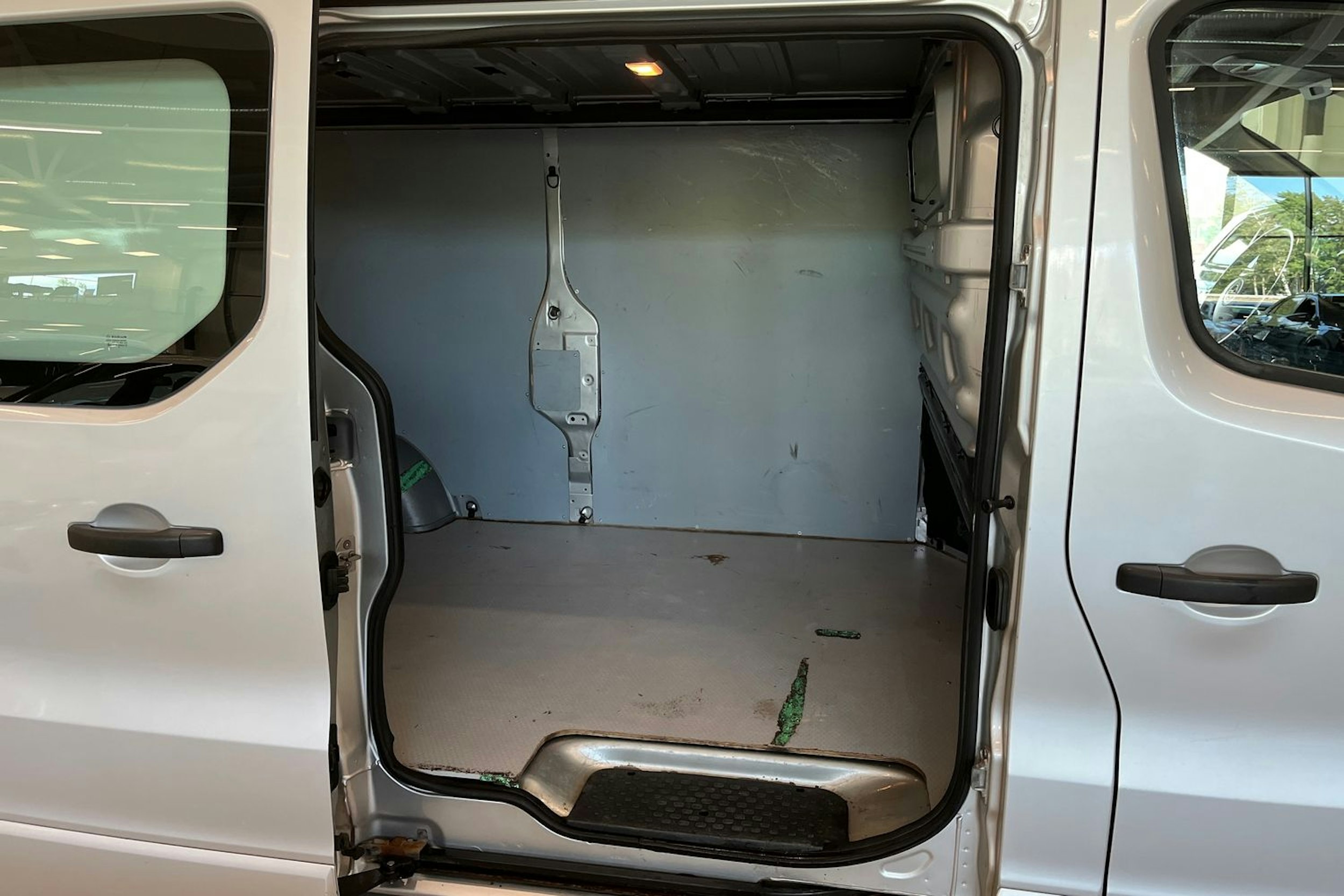 harmaa Opel Vivaro 2016 kuva 21.