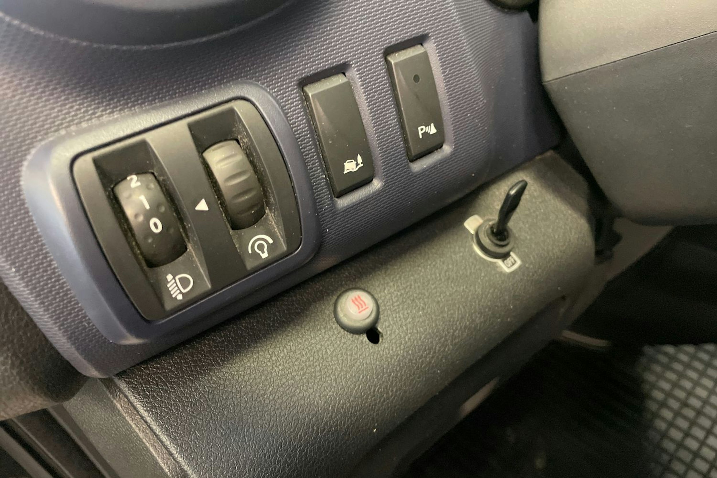 Musta Opel VIVARO 2016 kuva 15.