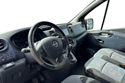 musta Opel Vivaro 2016 kuva 3.