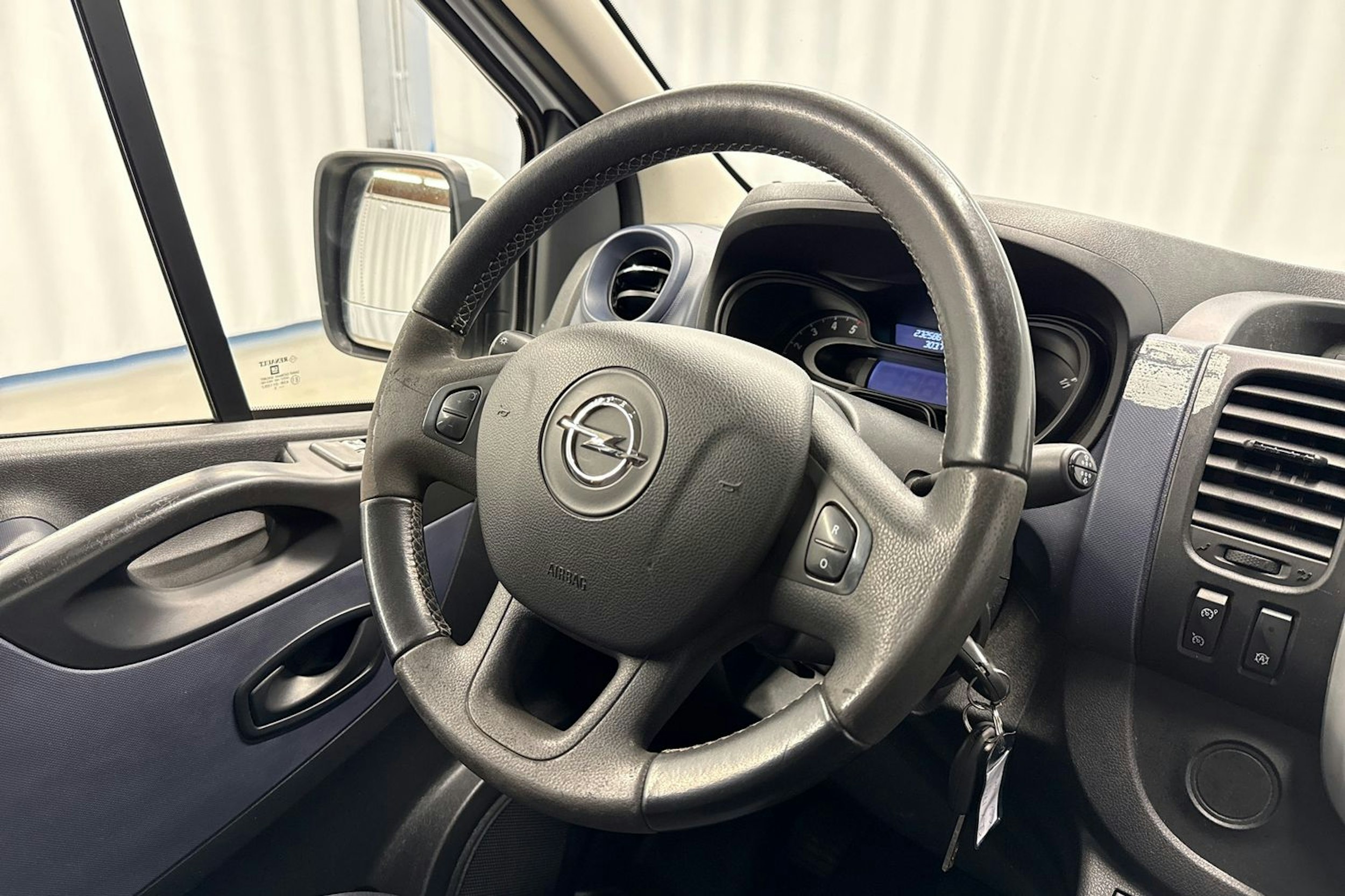 valkoinen Opel Vivaro 2016 kuva 10.