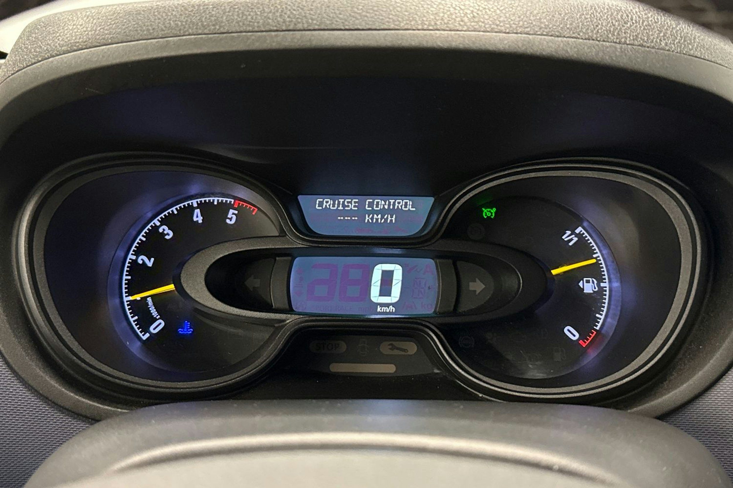 valkoinen Opel Vivaro 2016 kuva 13.