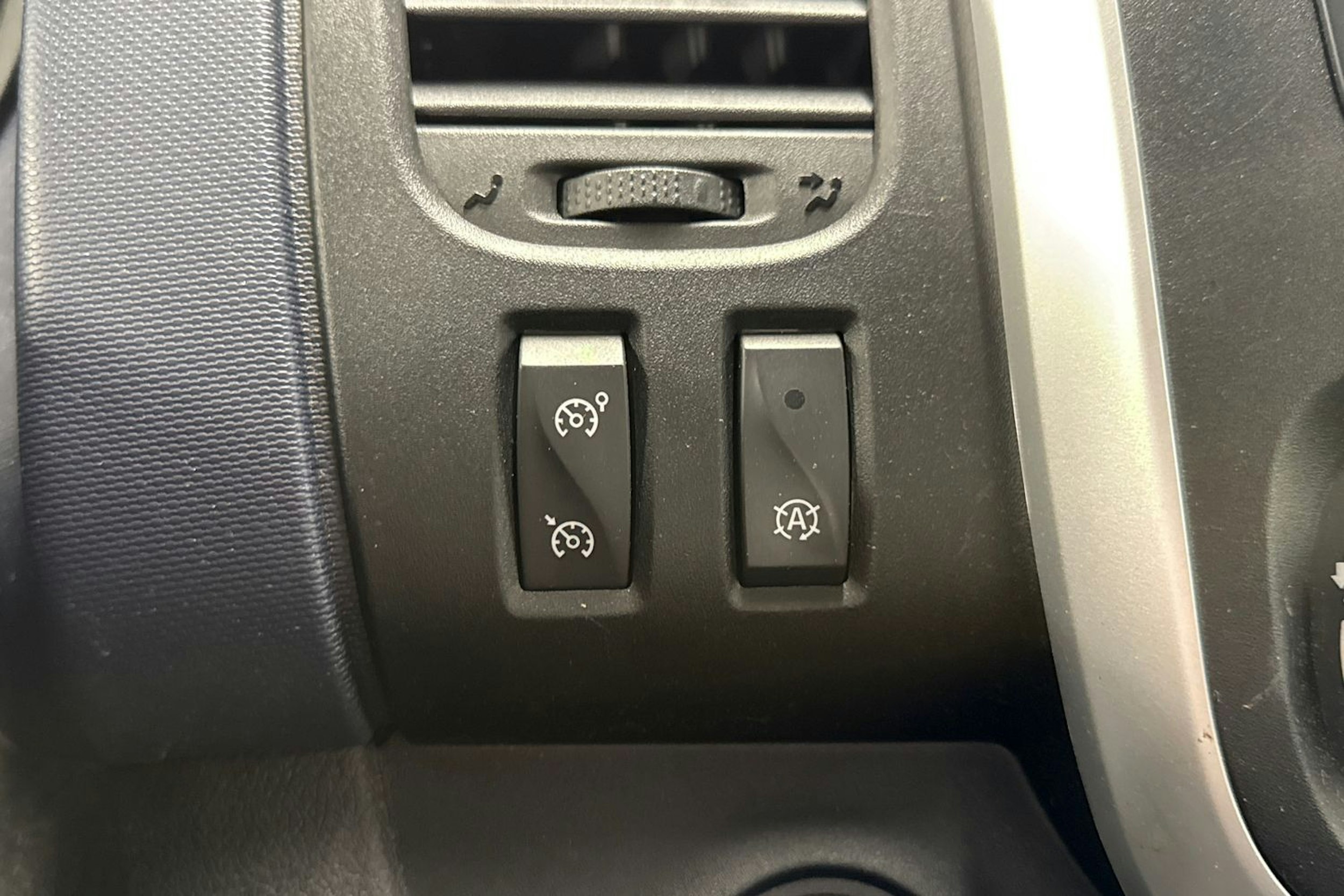 valkoinen Opel Vivaro 2016 kuva 17.