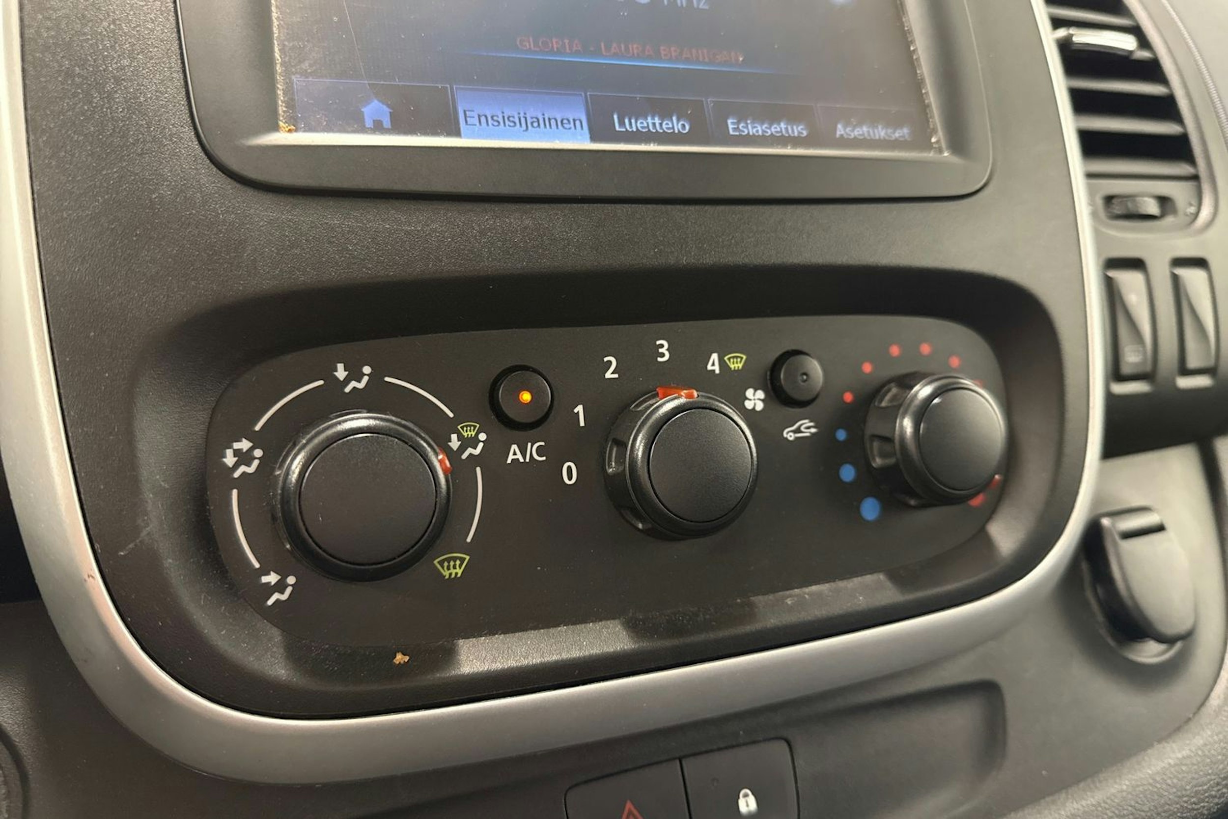 valkoinen Opel Vivaro 2016 kuva 18.