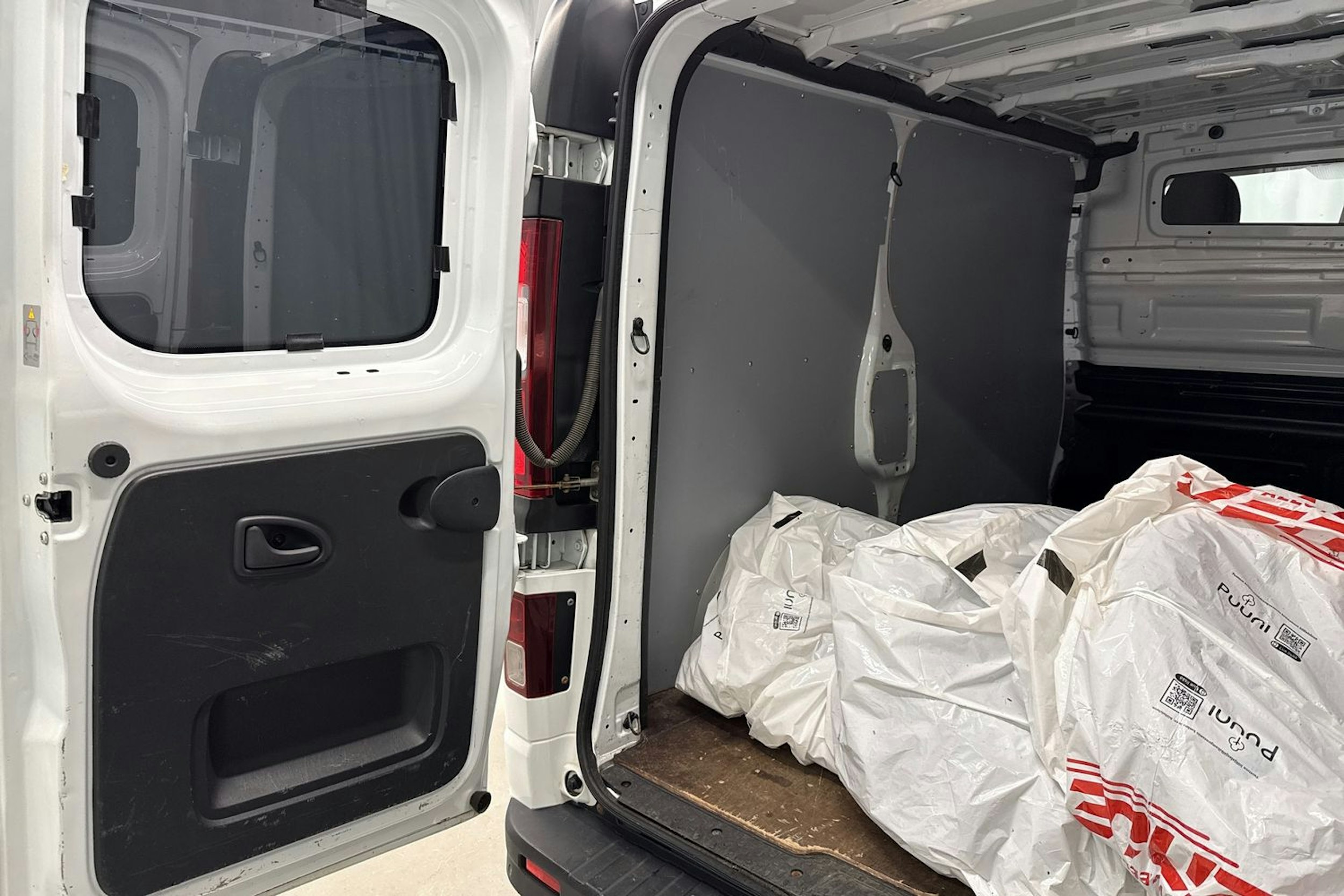 valkoinen Opel Vivaro 2016 kuva 21.