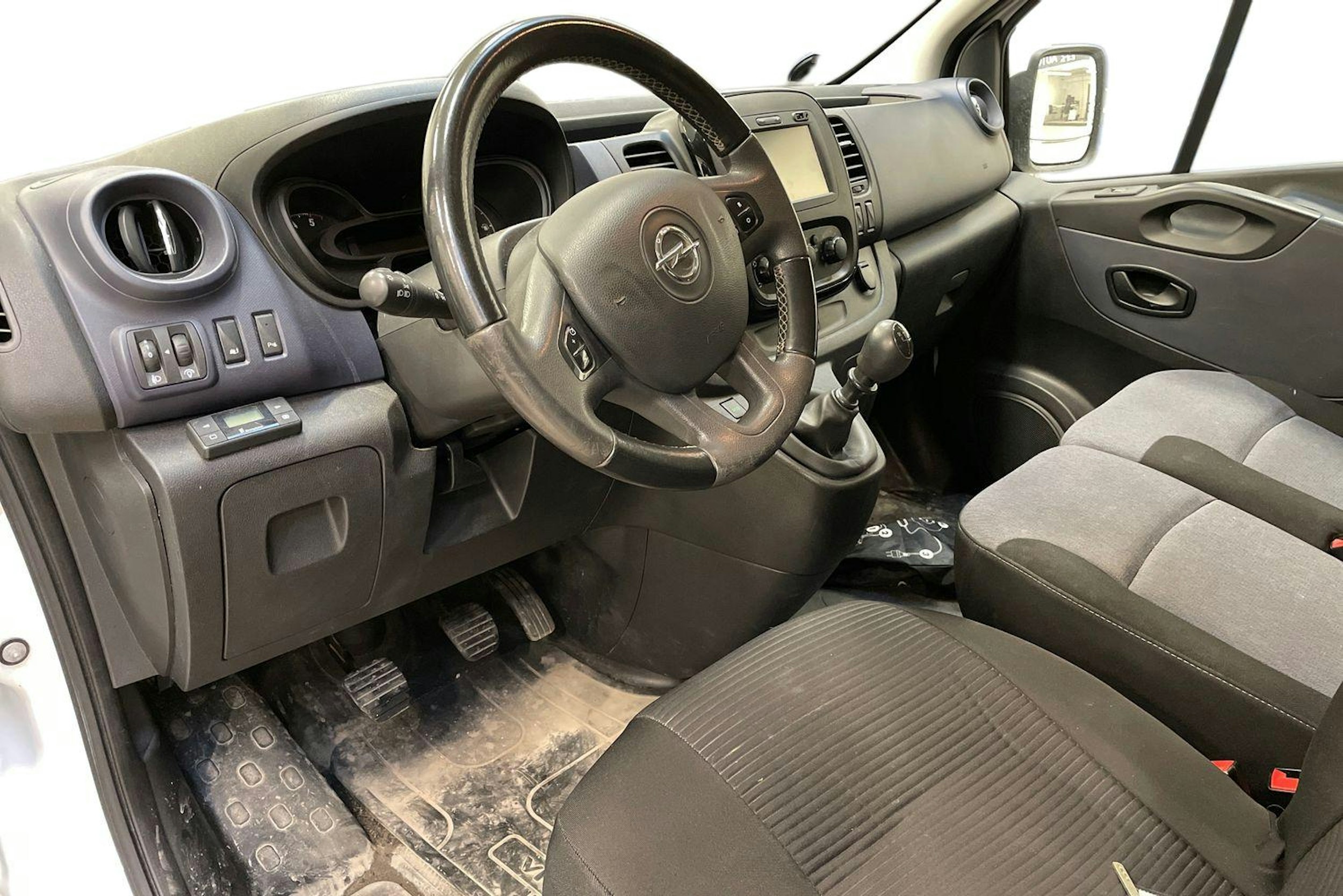 valkoinen Opel Vivaro 2016 kuva 3.