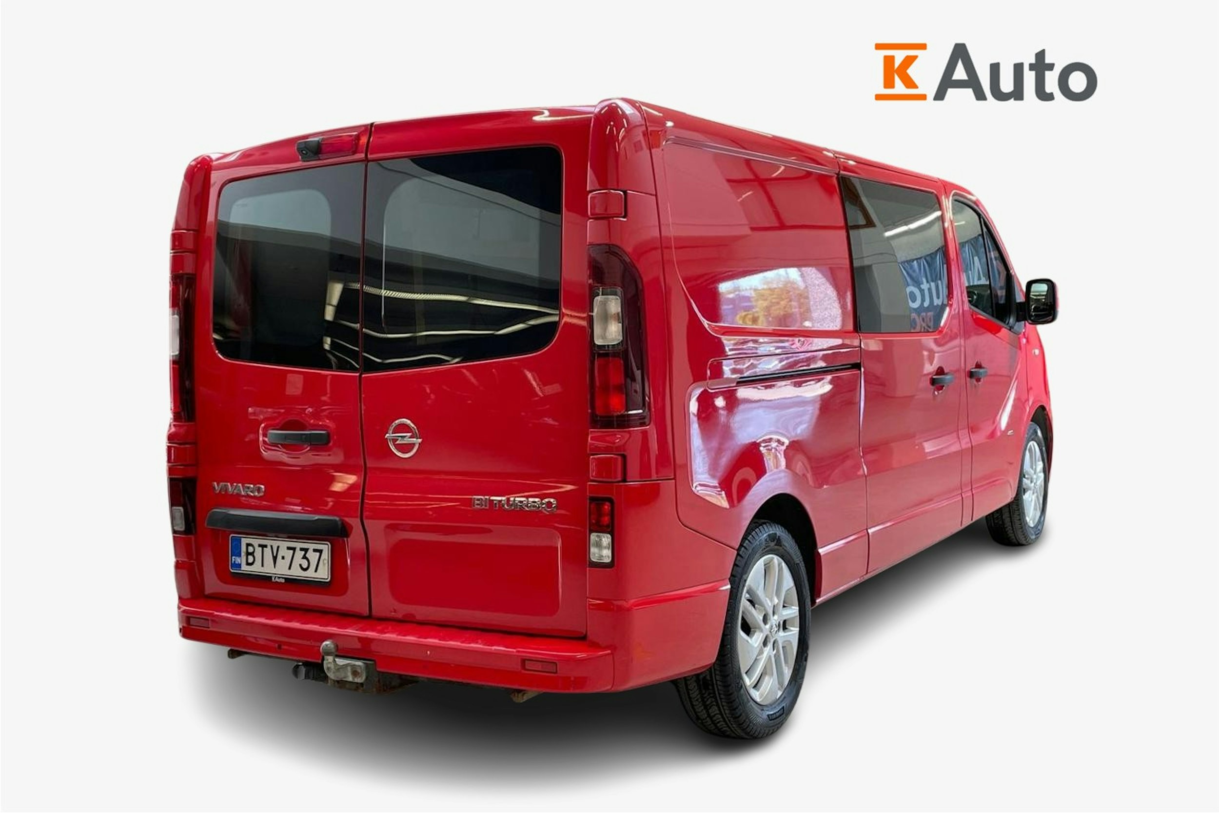 punainen Opel Vivaro 2017 kuva 2.