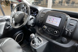 punainen Opel Vivaro 2017 kuva 12.