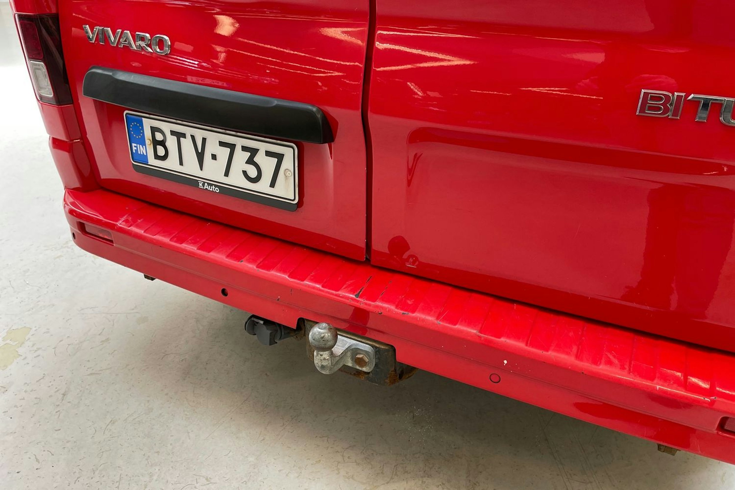 punainen Opel Vivaro 2017 kuva 16.