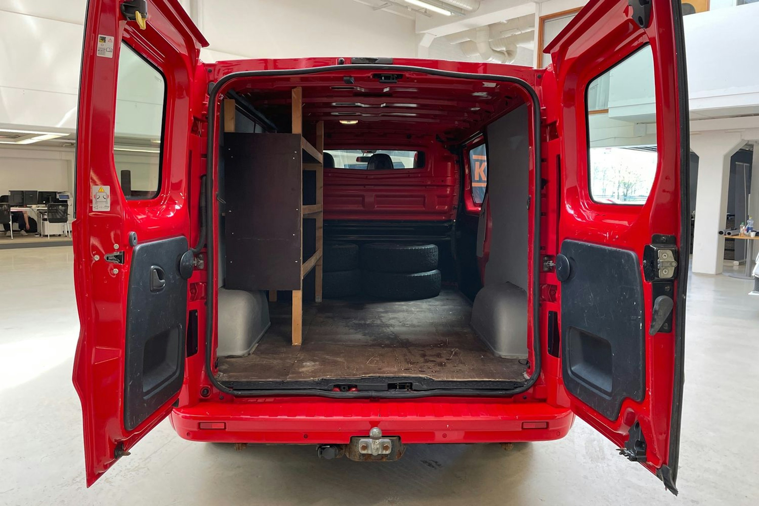 punainen Opel Vivaro 2017 kuva 17.