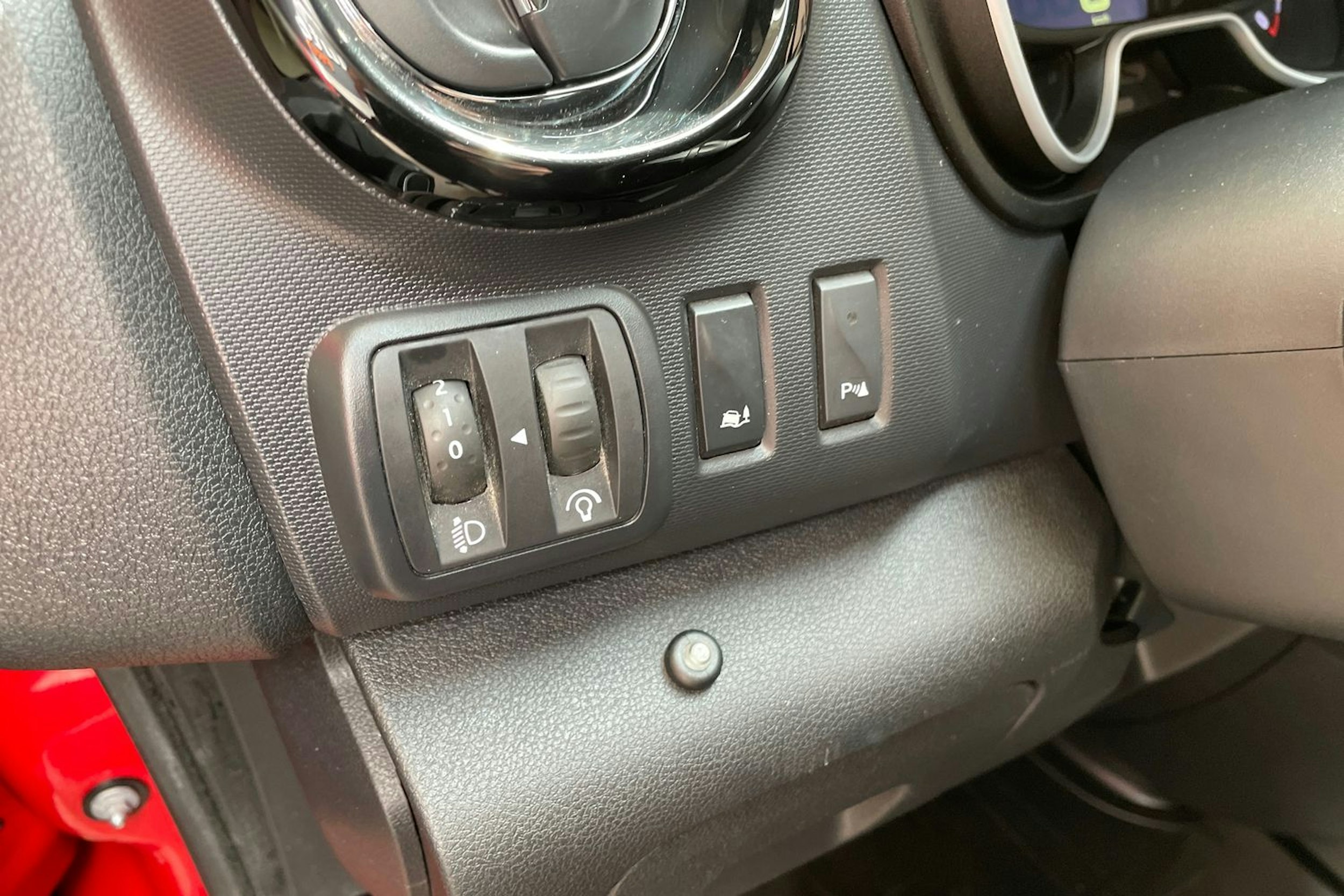 punainen Opel Vivaro 2017 kuva 19.