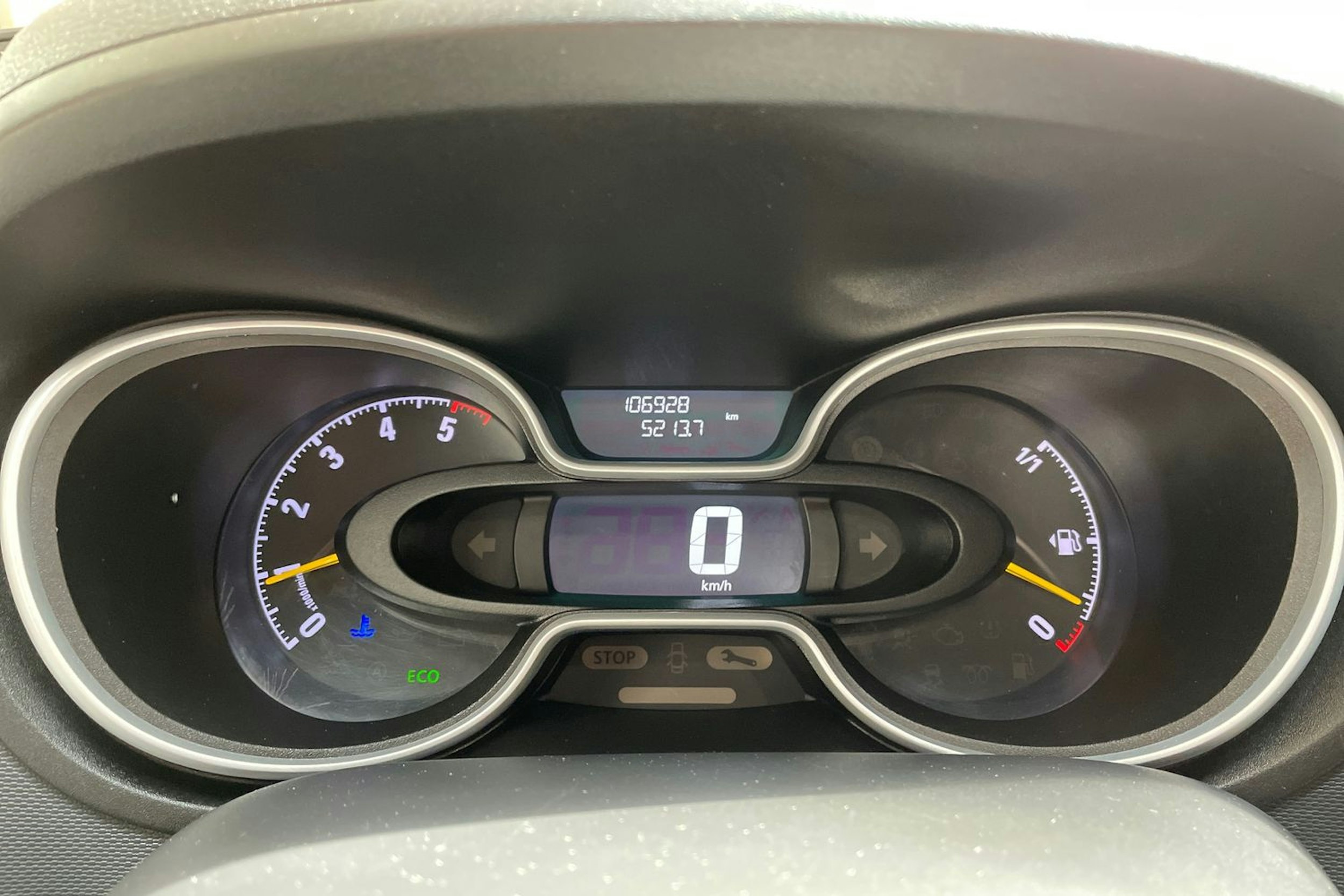 punainen Opel Vivaro 2017 kuva 22.