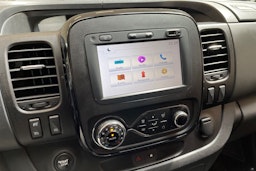 punainen Opel Vivaro 2017 kuva 25.