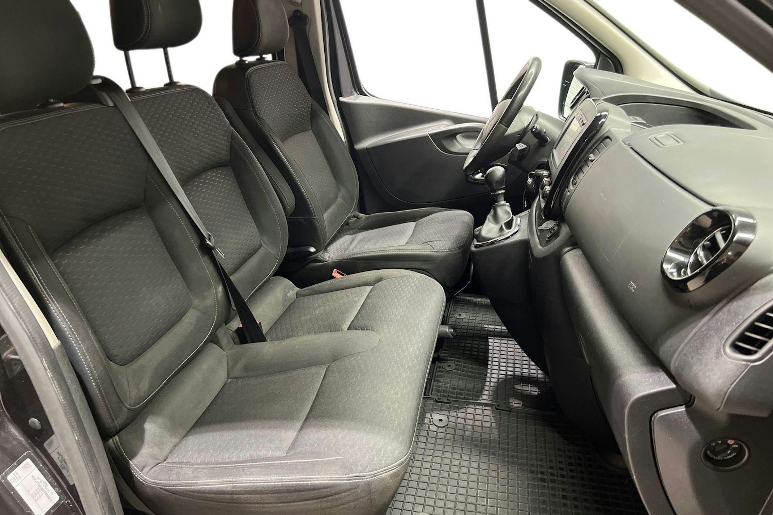 Musta Opel VIVARO 2017 kuva 8.