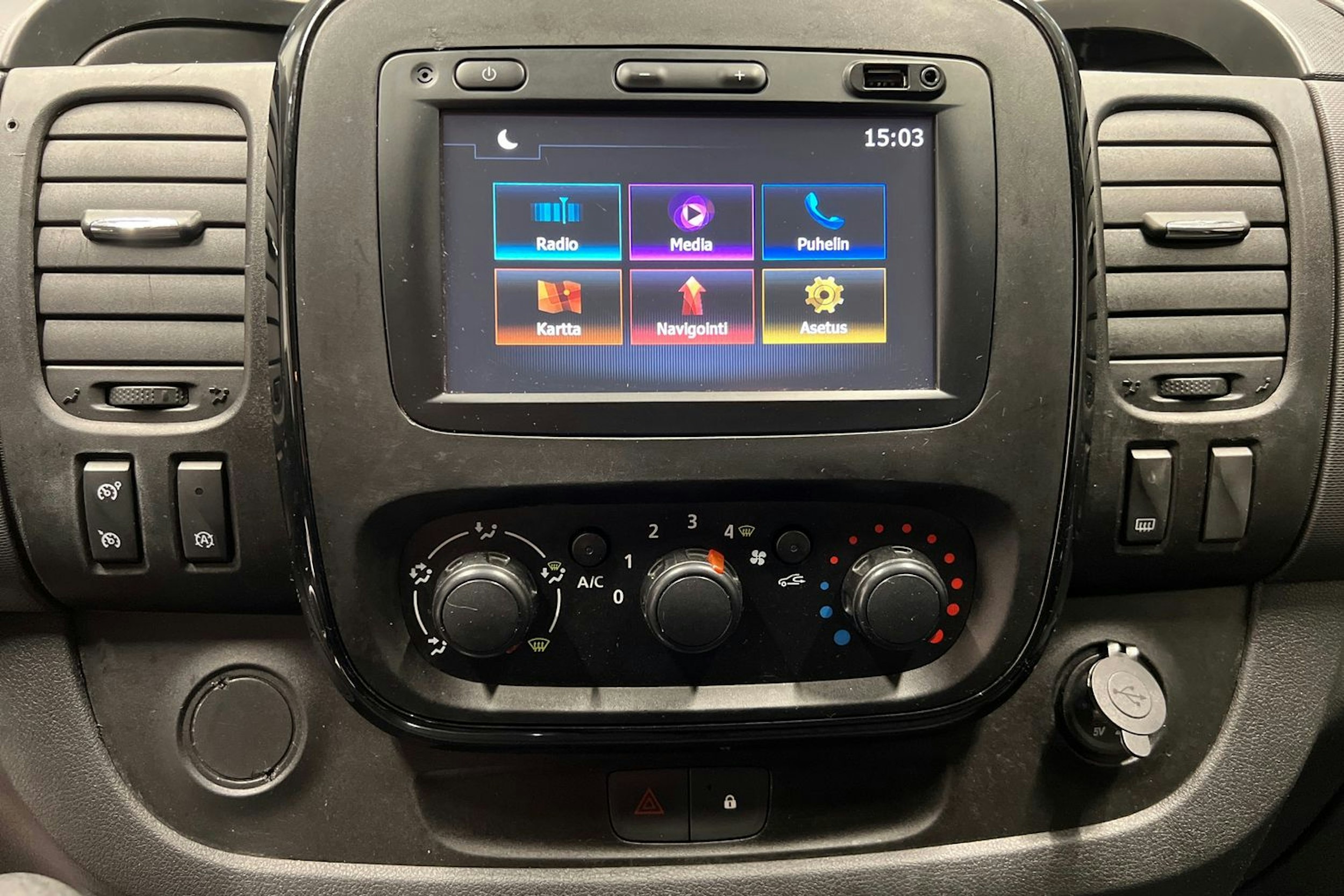 Musta Opel VIVARO 2017 kuva 10.