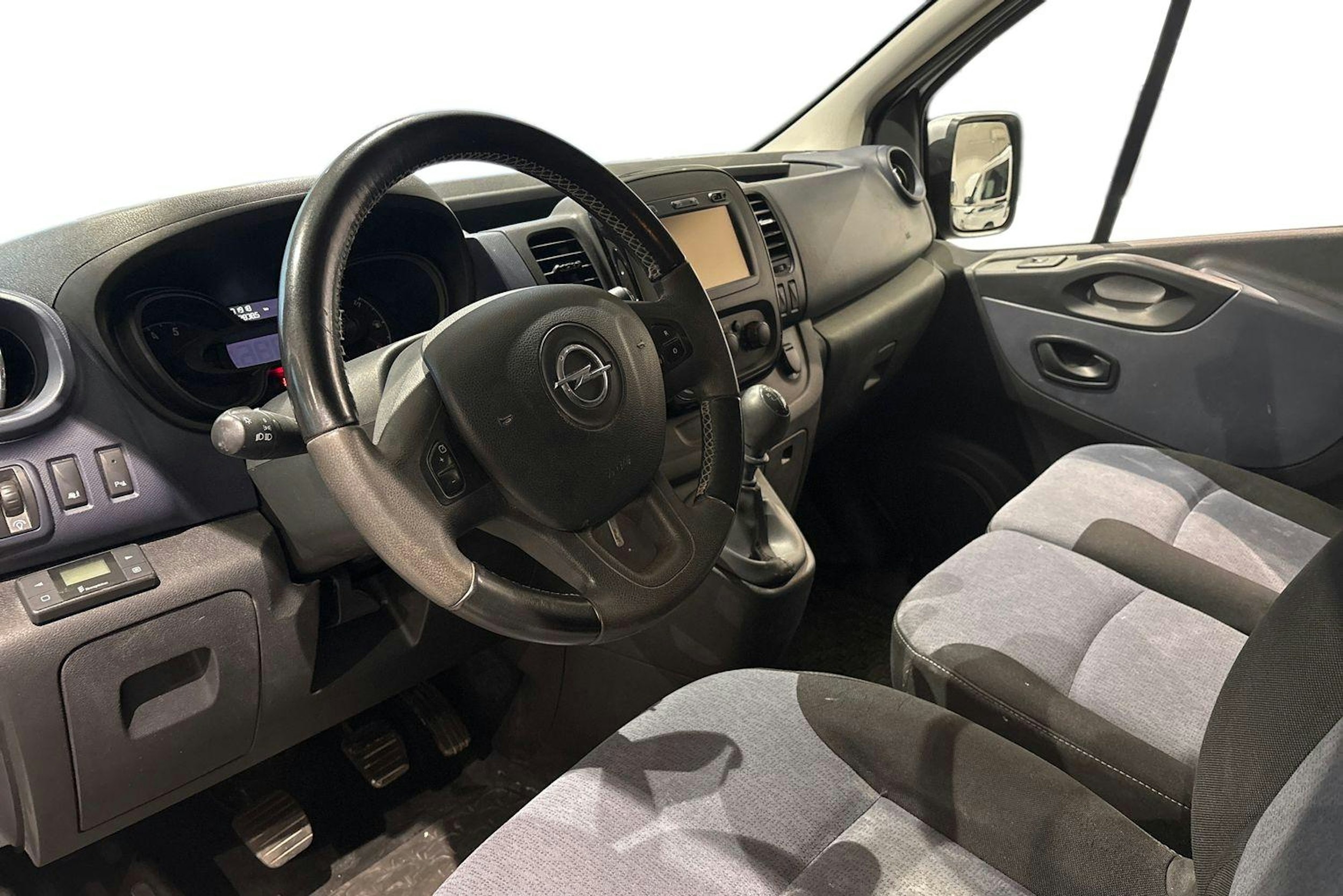 met. harmaa Opel Vivaro 2017 kuva 8.