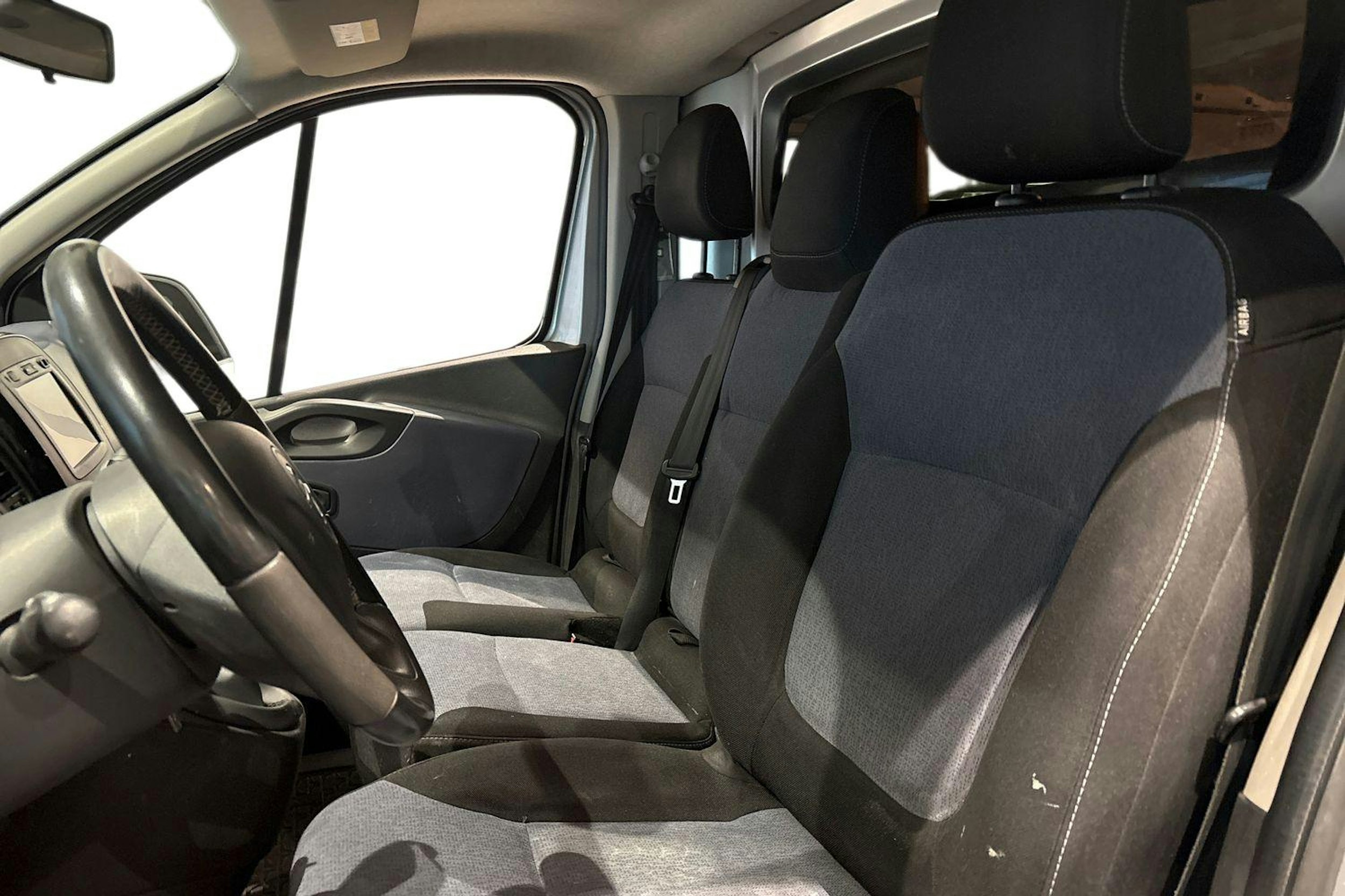 met. harmaa Opel Vivaro 2017 kuva 11.