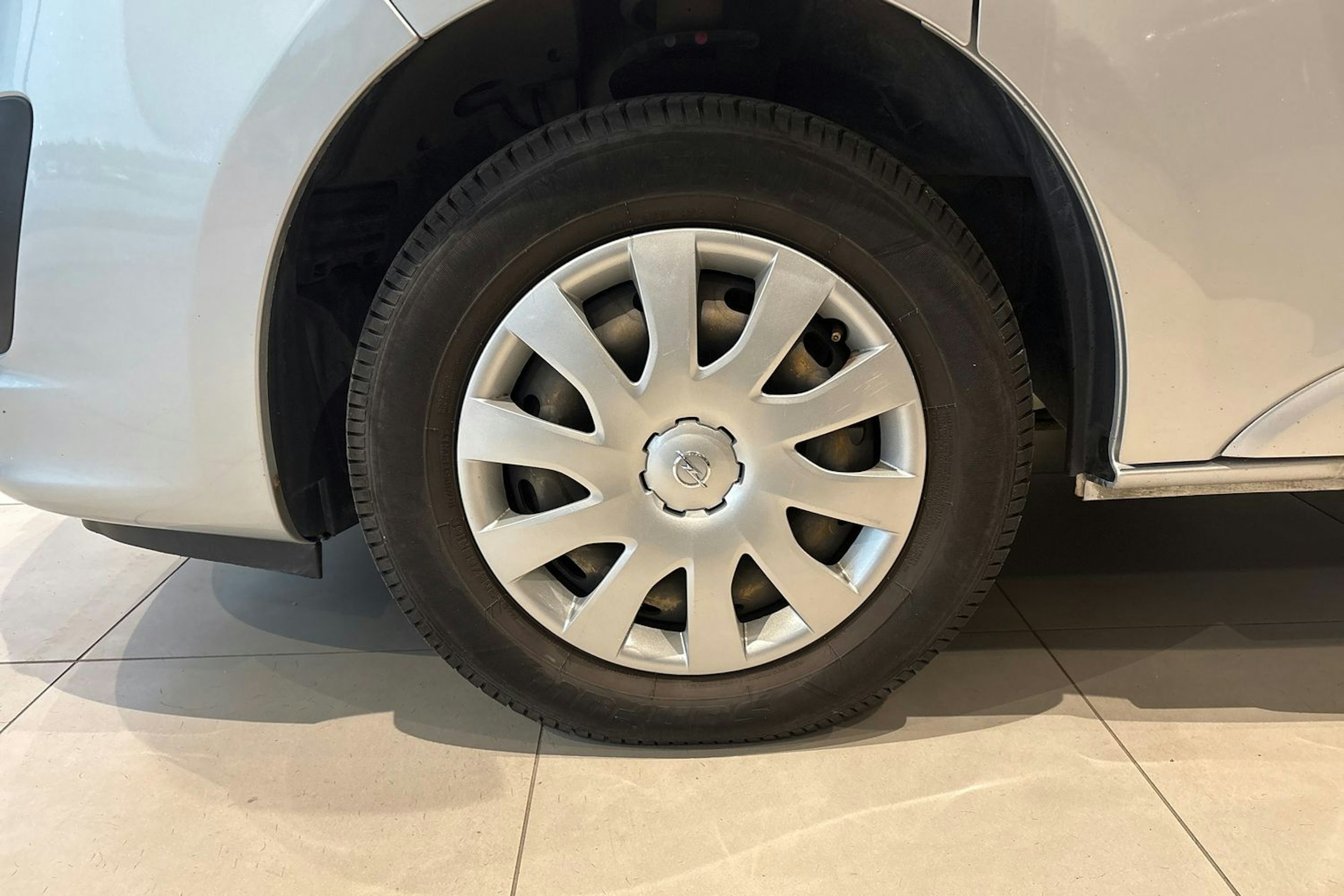 met. harmaa Opel Vivaro 2017 kuva 12.