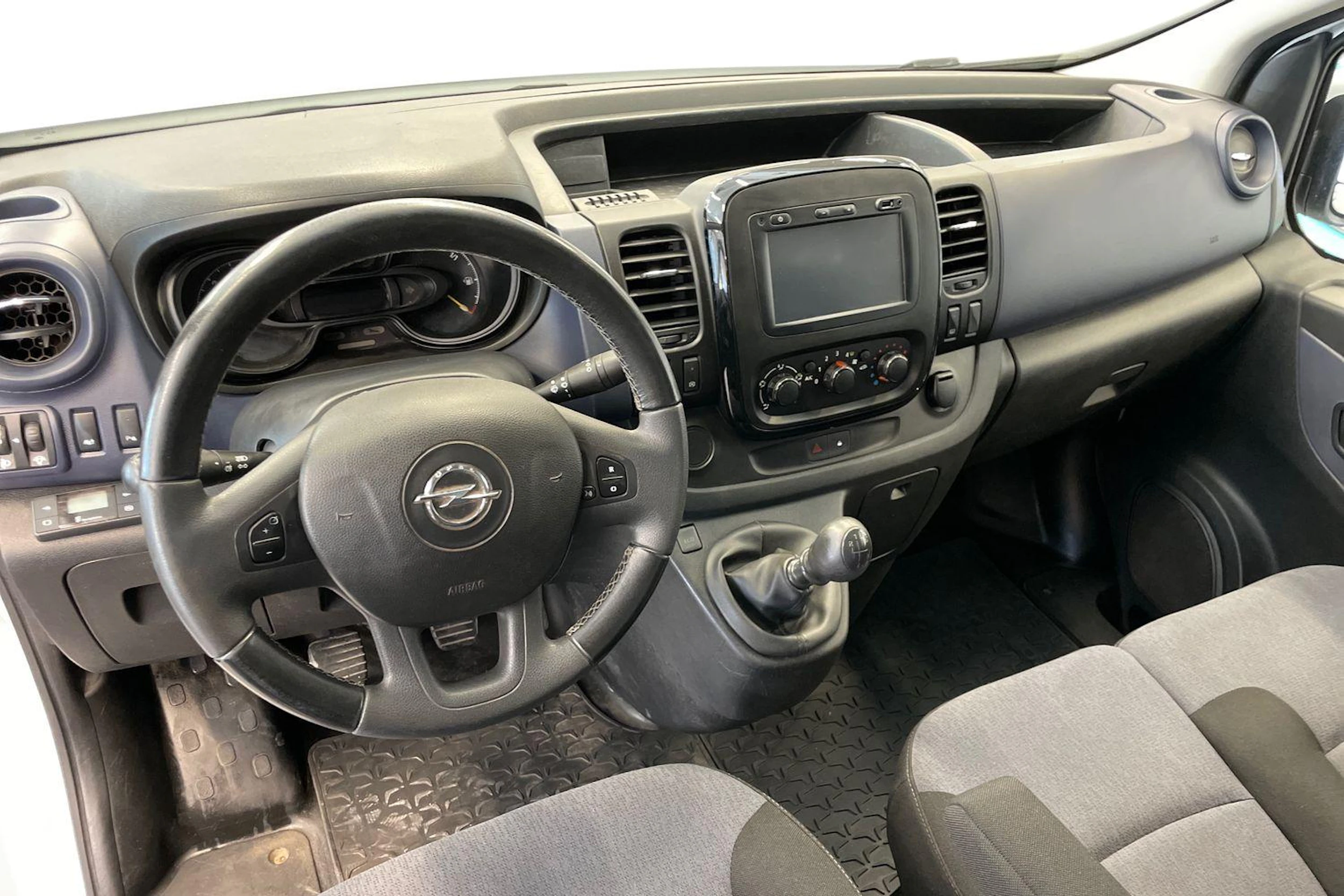 Valkoinen Opel VIVARO 2017 kuva 9.