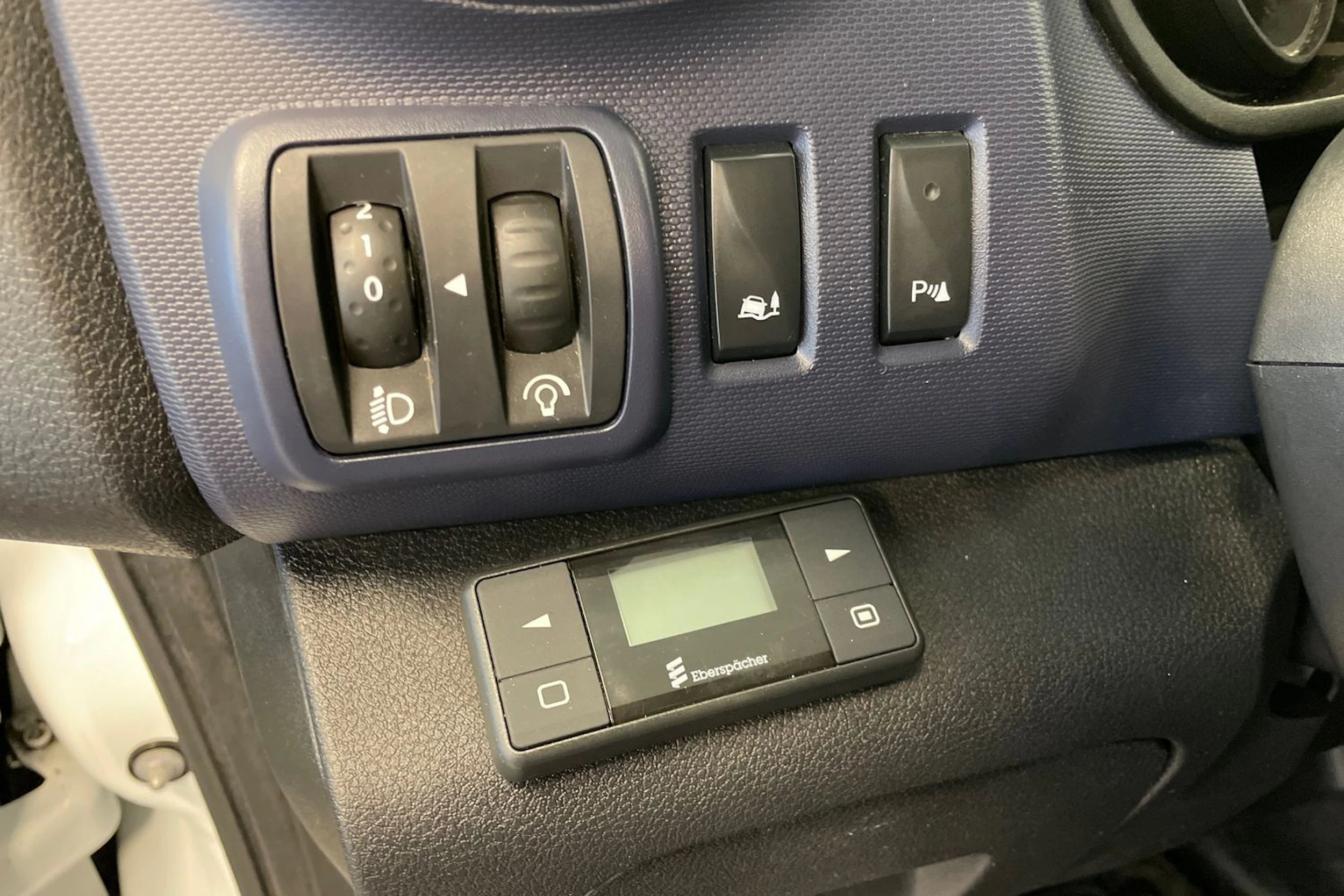 Valkoinen Opel VIVARO 2017 kuva 12.