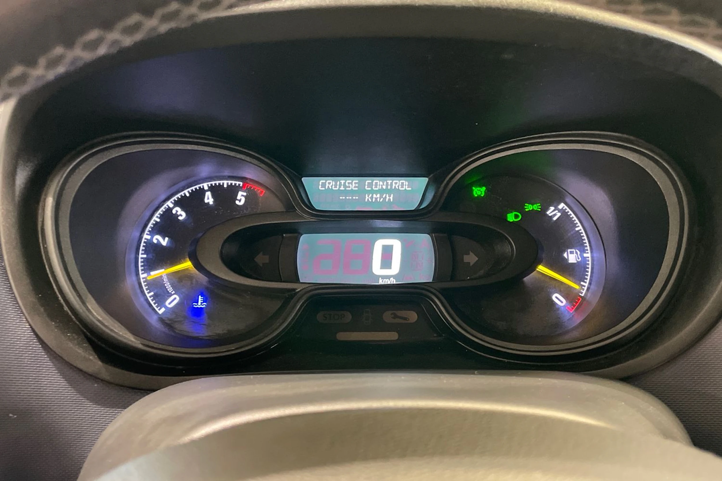 Valkoinen Opel VIVARO 2017 kuva 19.