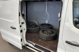 Valkoinen Opel VIVARO 2017 kuva 20.