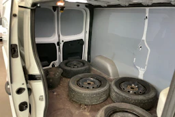 Valkoinen Opel VIVARO 2017 kuva 21.