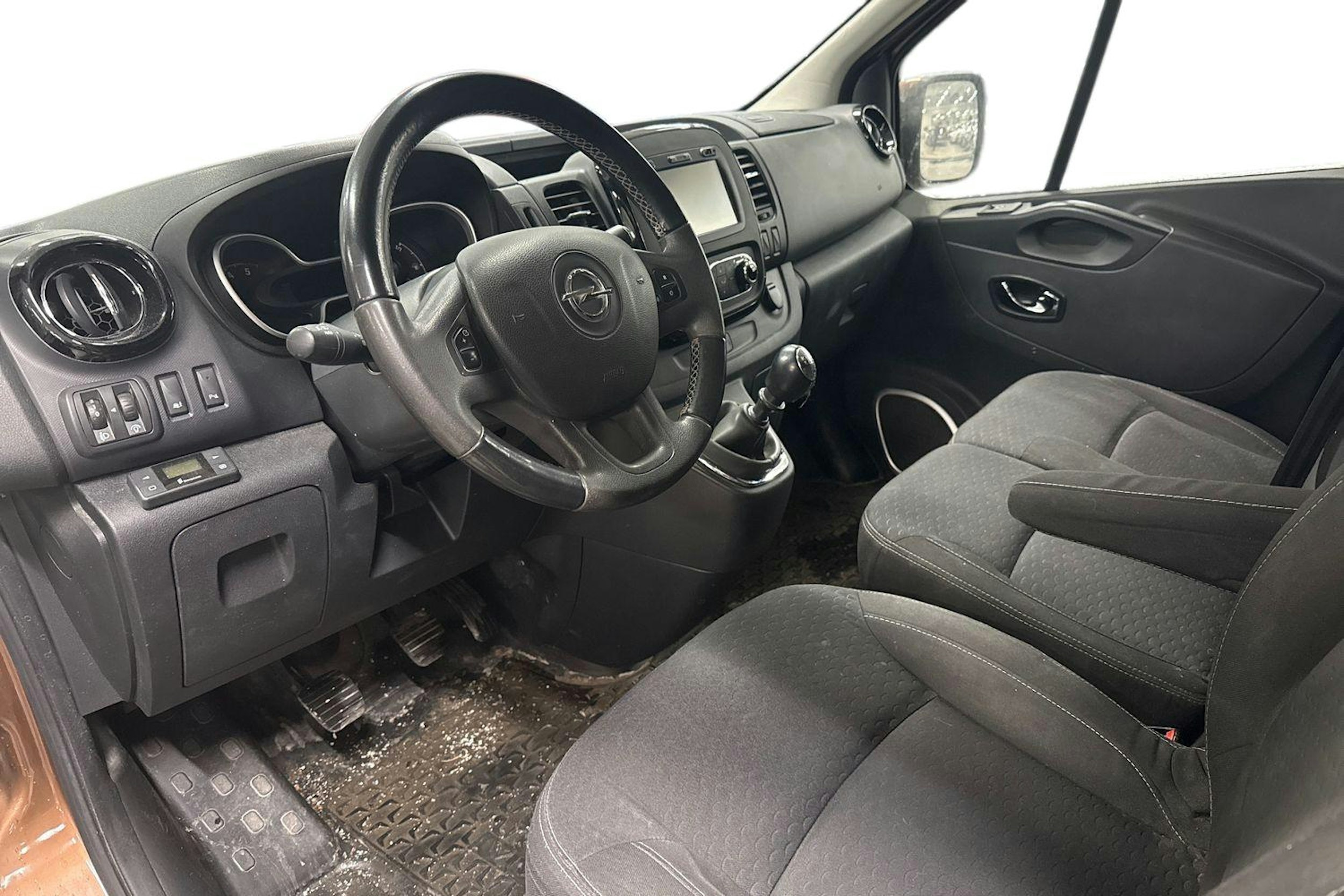 met. ruskea (beige) Opel Vivaro 2017 kuva 3.