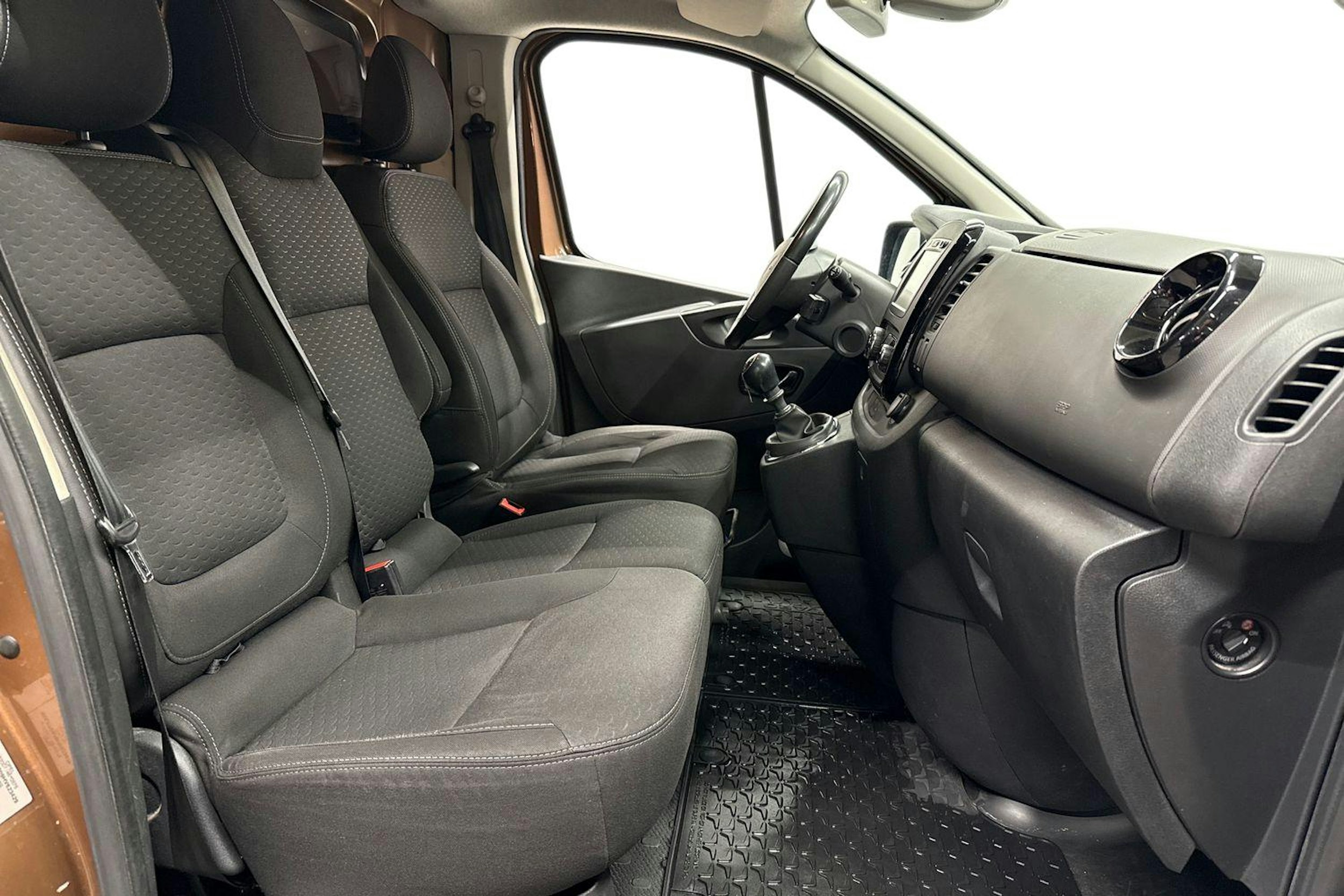 met. ruskea (beige) Opel Vivaro 2017 kuva 11.