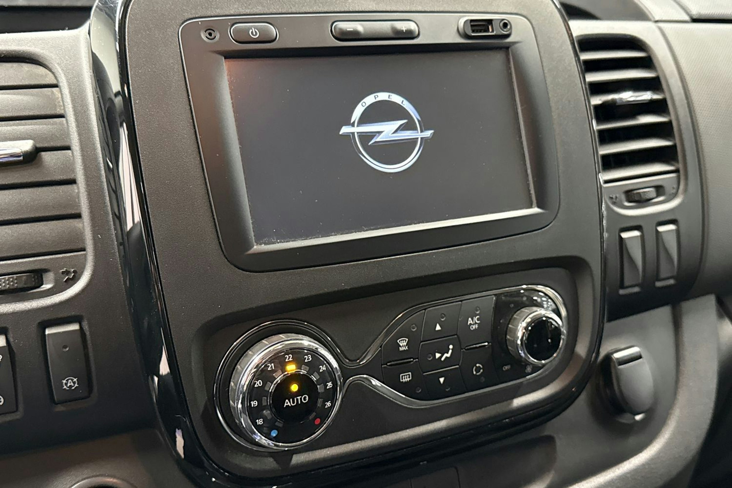 met. ruskea (beige) Opel Vivaro 2017 kuva 19.