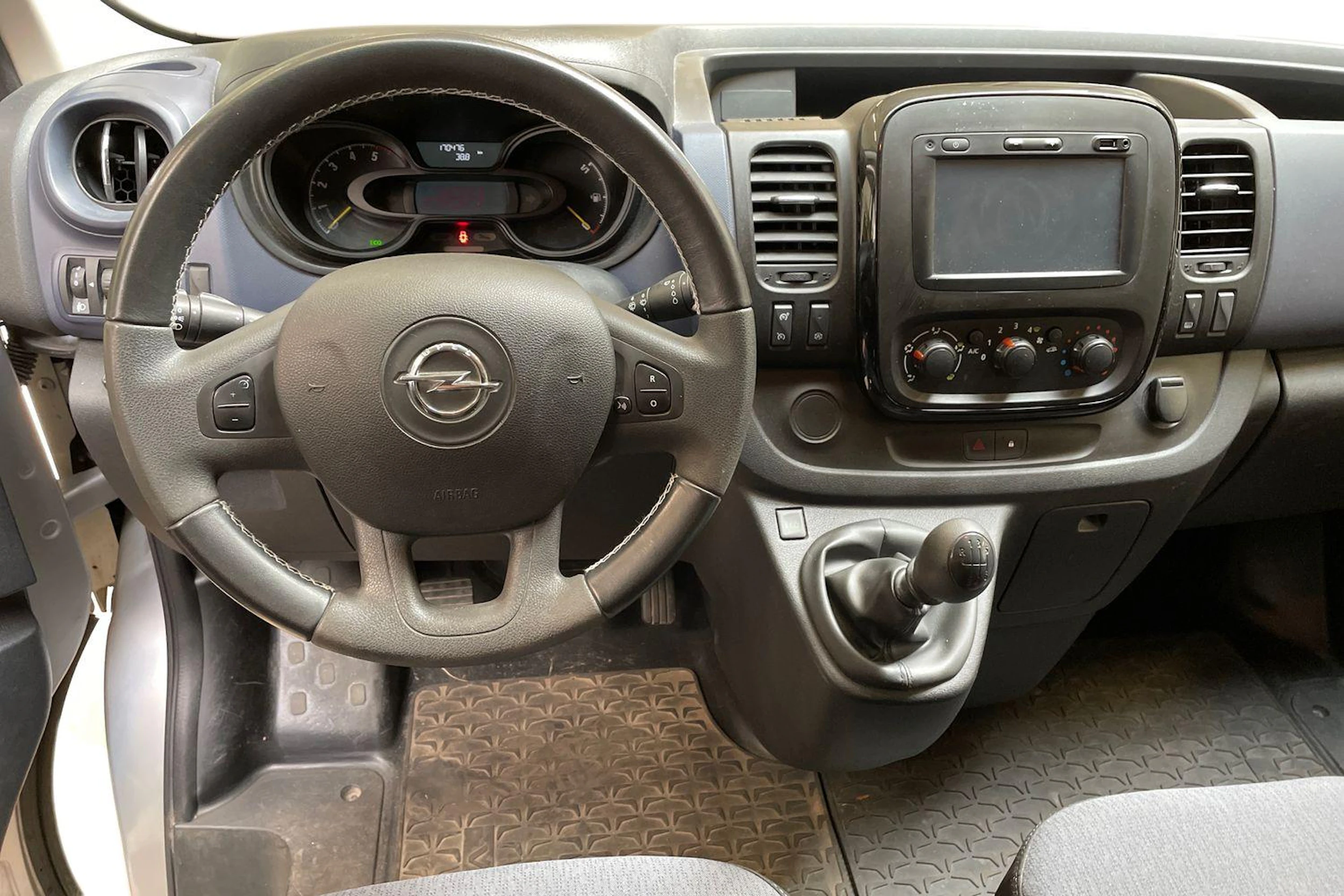harmaa Opel Vivaro 2017 kuva 7.