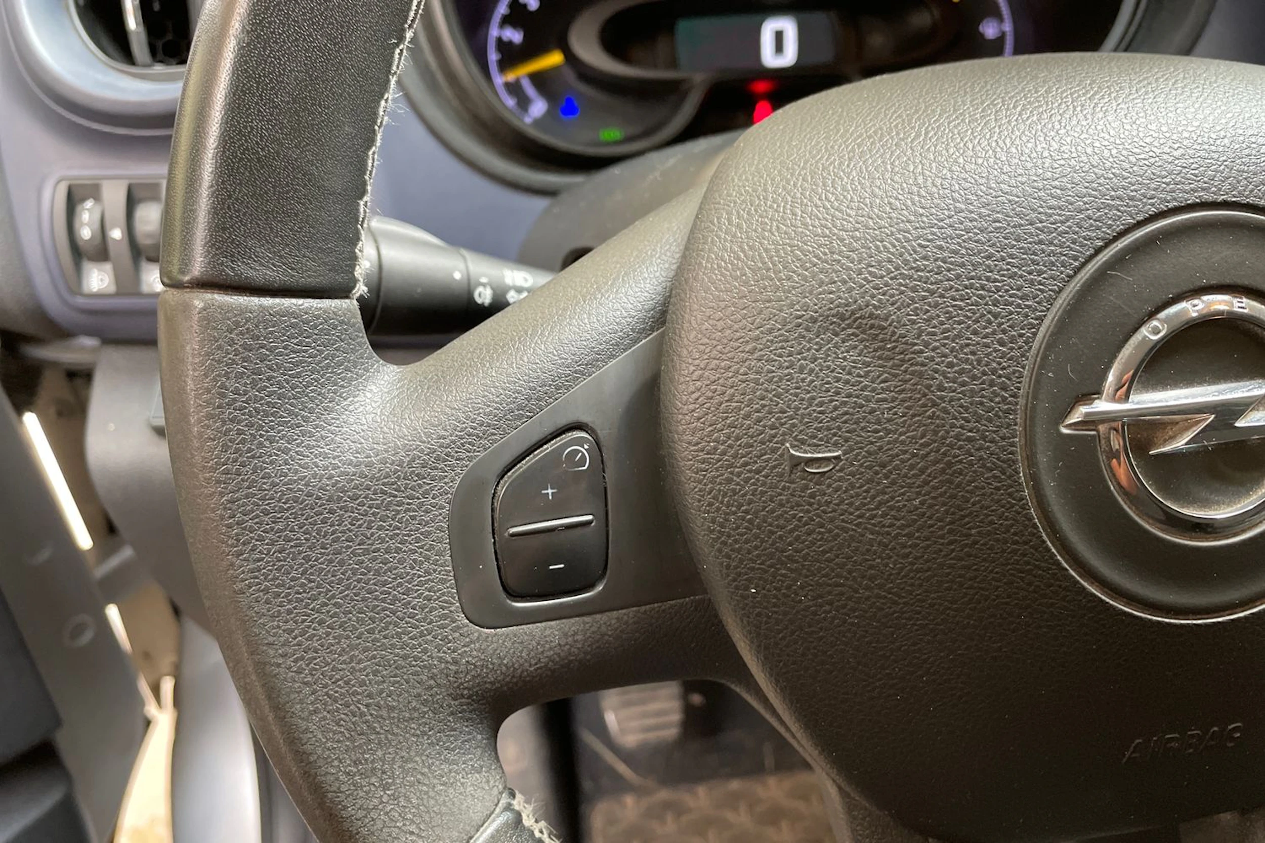 harmaa Opel Vivaro 2017 kuva 13.
