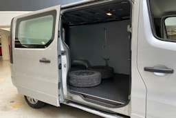 harmaa Opel Vivaro 2017 kuva 17.