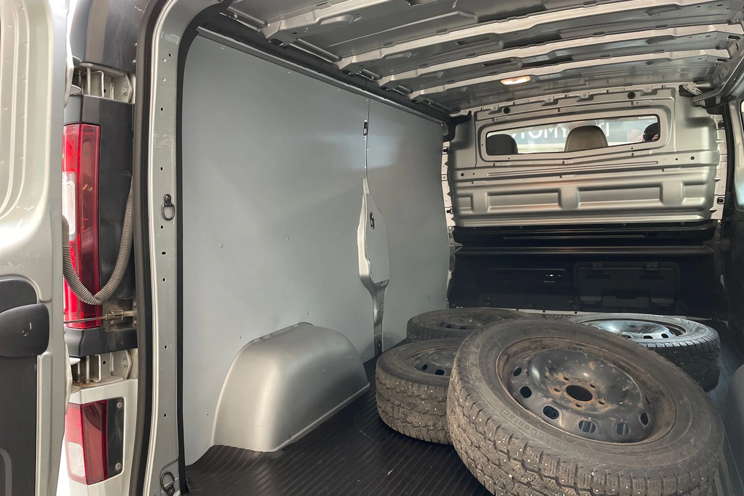 harmaa Opel Vivaro 2017 kuva 23.