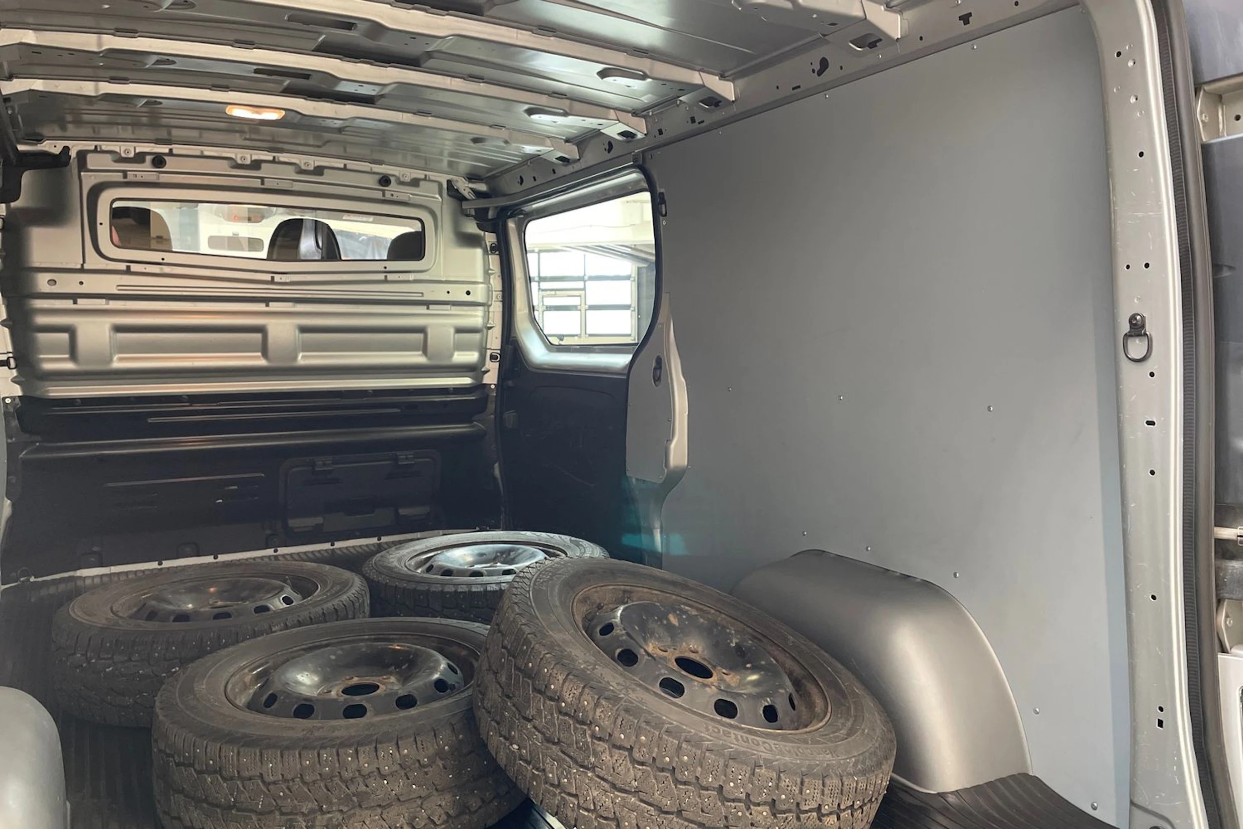 harmaa Opel Vivaro 2017 kuva 24.