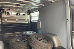 harmaa Opel Vivaro 2017 kuva 24.