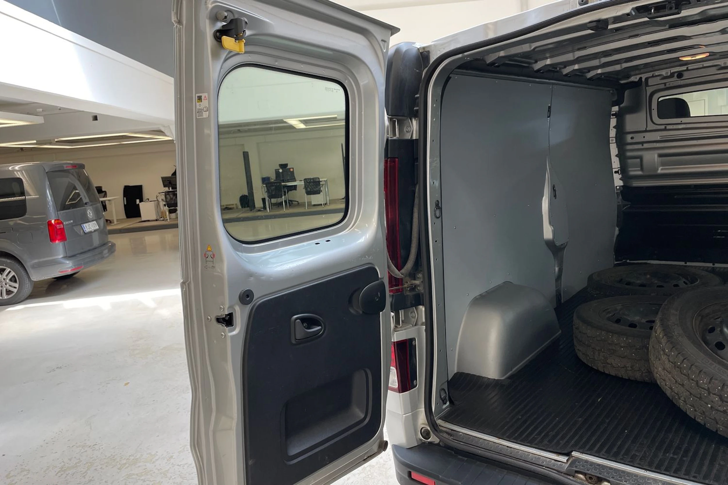 harmaa Opel Vivaro 2017 kuva 26.