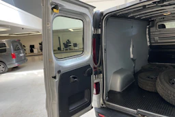 harmaa Opel Vivaro 2017 kuva 26.