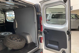 harmaa Opel Vivaro 2017 kuva 27.