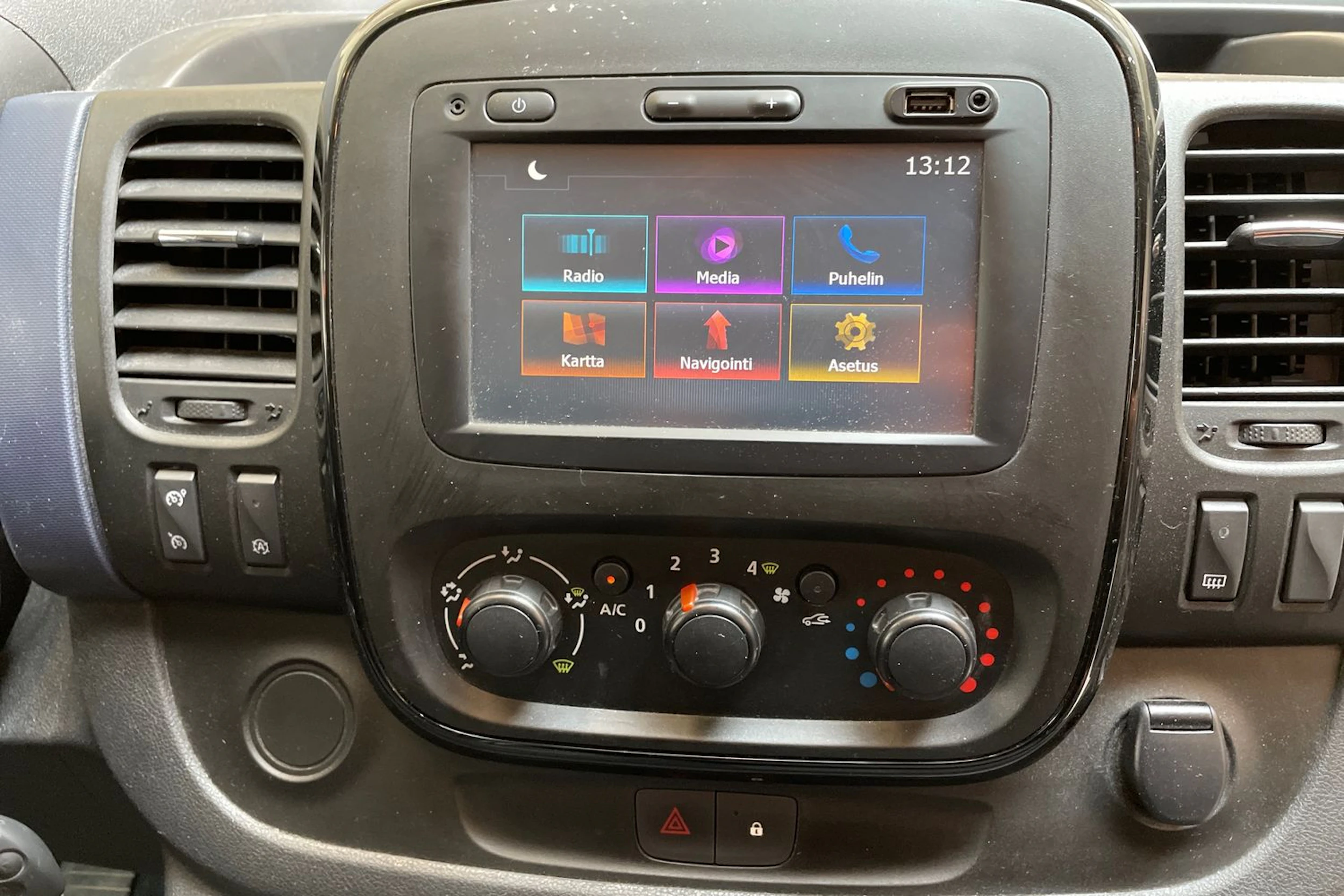 harmaa Opel Vivaro 2017 kuva 33.