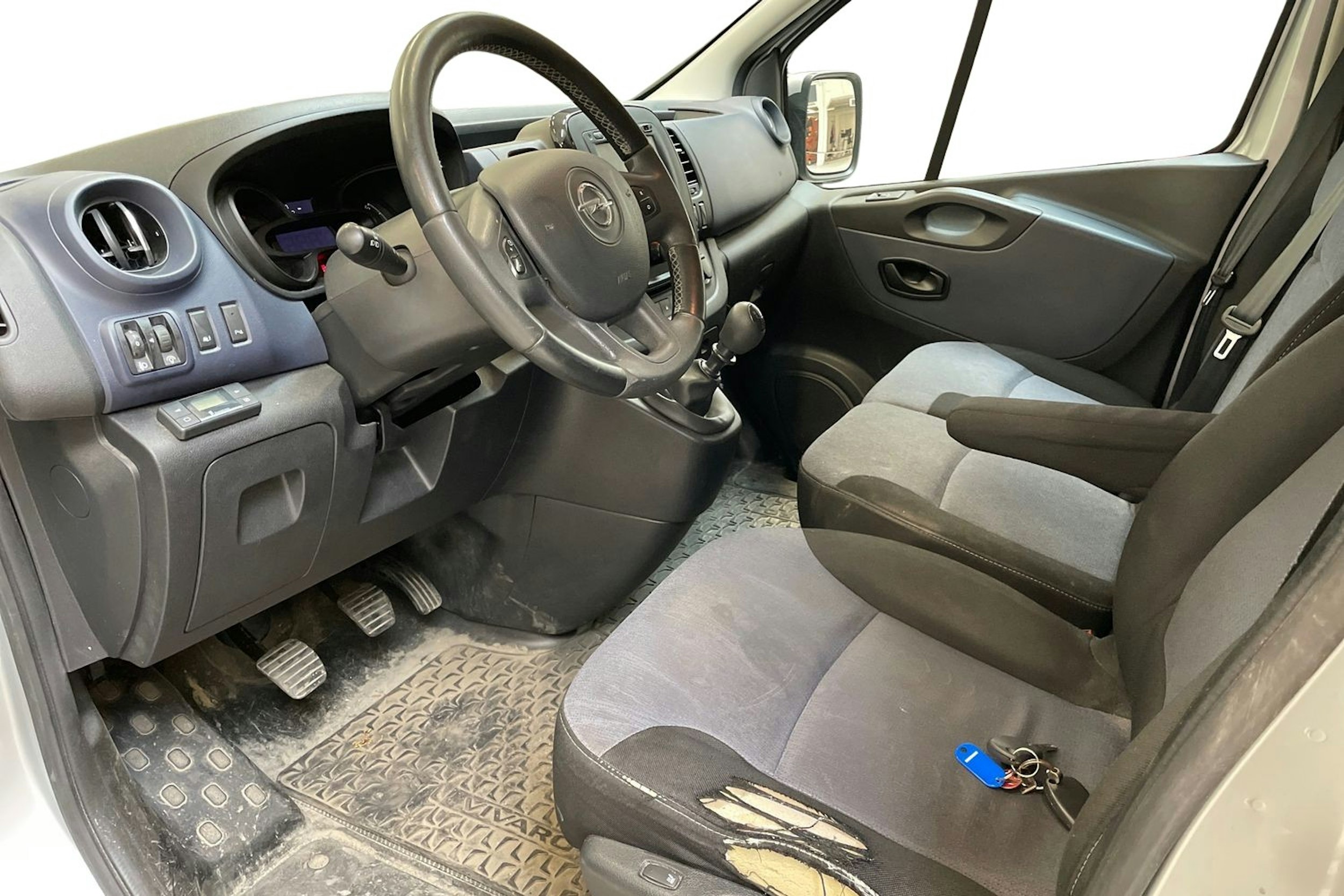 harmaa Opel Vivaro 2017 kuva 6.