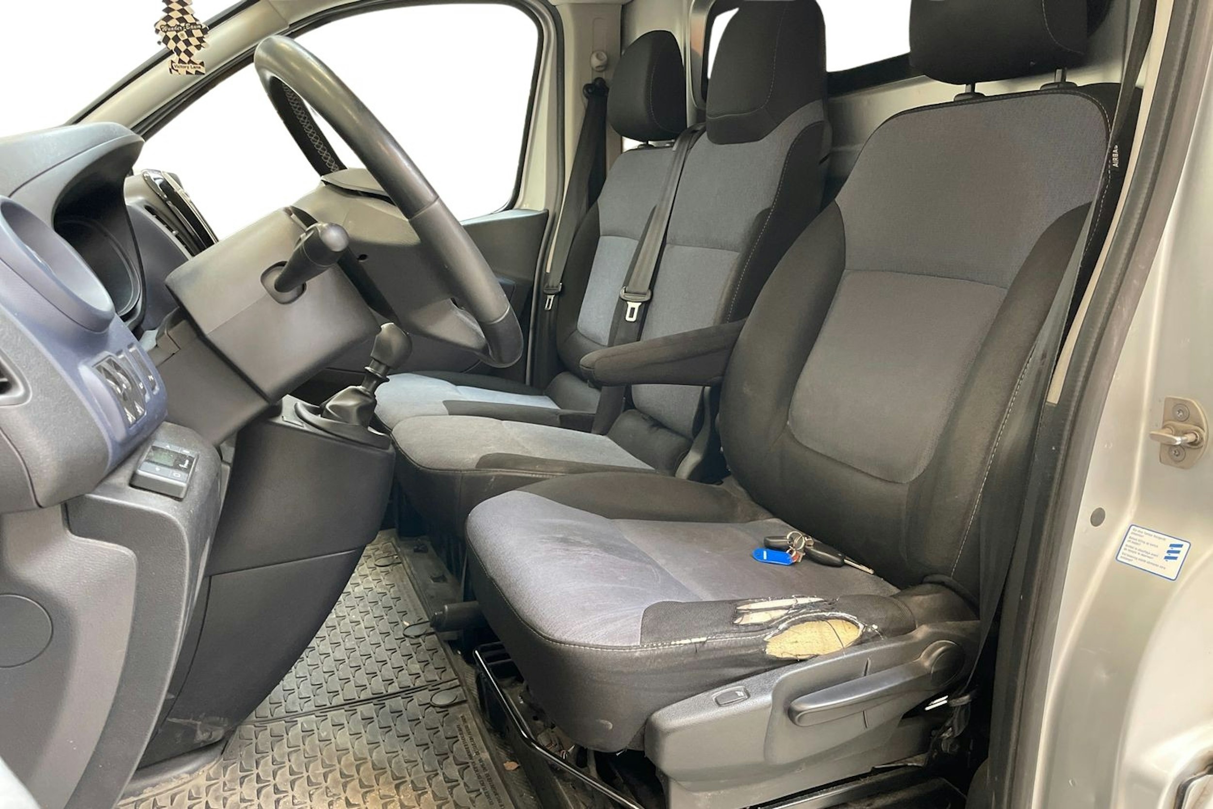 harmaa Opel Vivaro 2017 kuva 7.