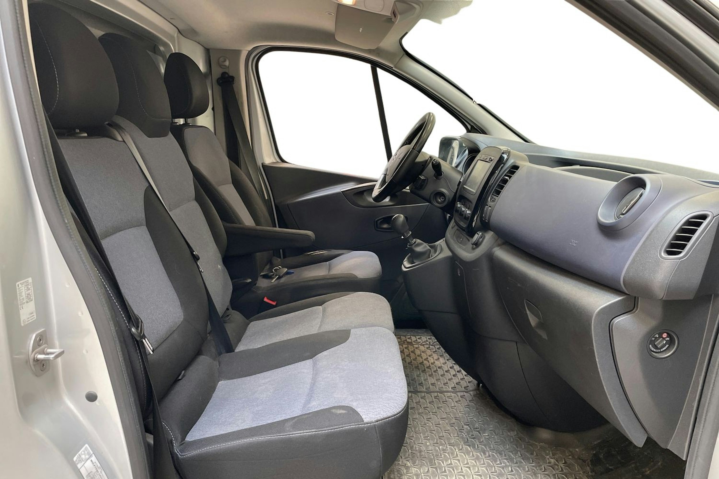 harmaa Opel Vivaro 2017 kuva 8.