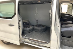 harmaa Opel Vivaro 2017 kuva 11.