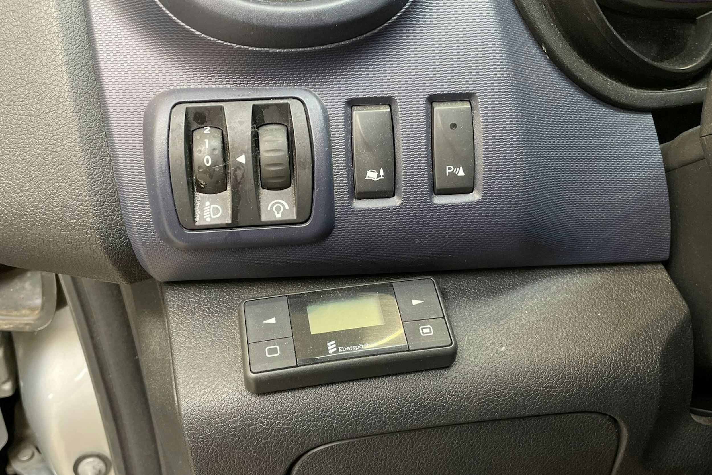harmaa Opel Vivaro 2017 kuva 13.