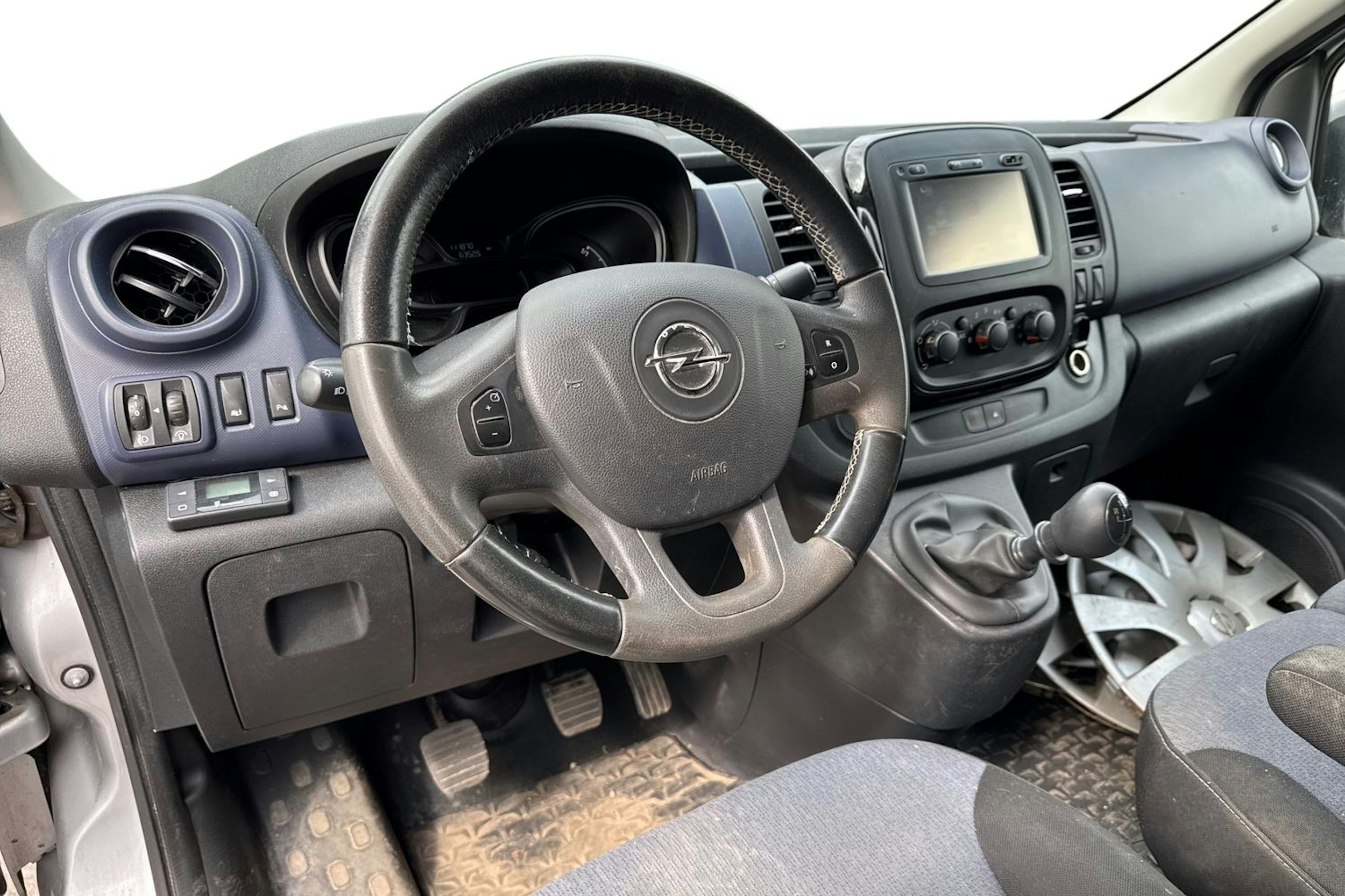 harmaa Opel Vivaro 2017 kuva 3.