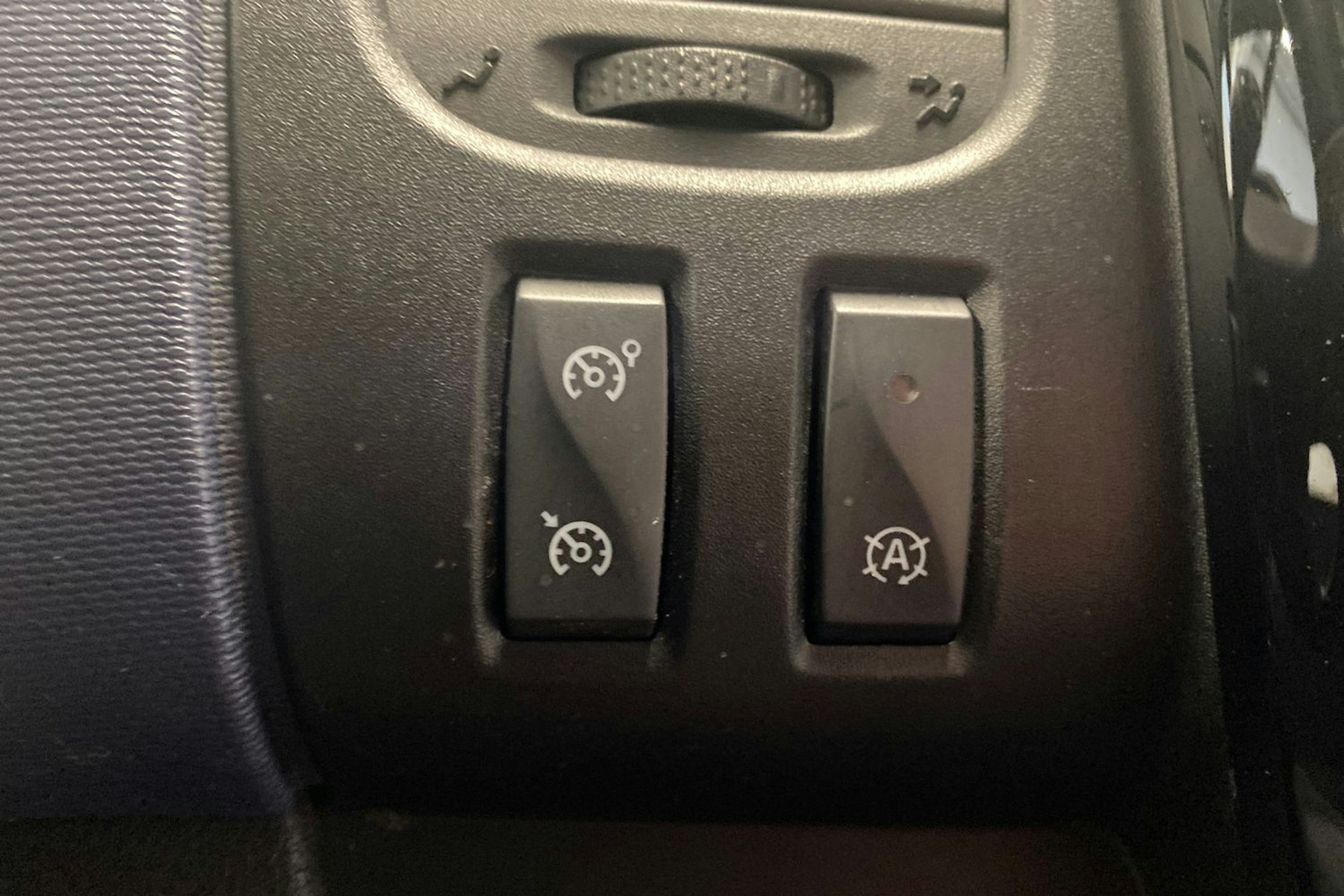 harmaa Opel Vivaro 2017 kuva 20.