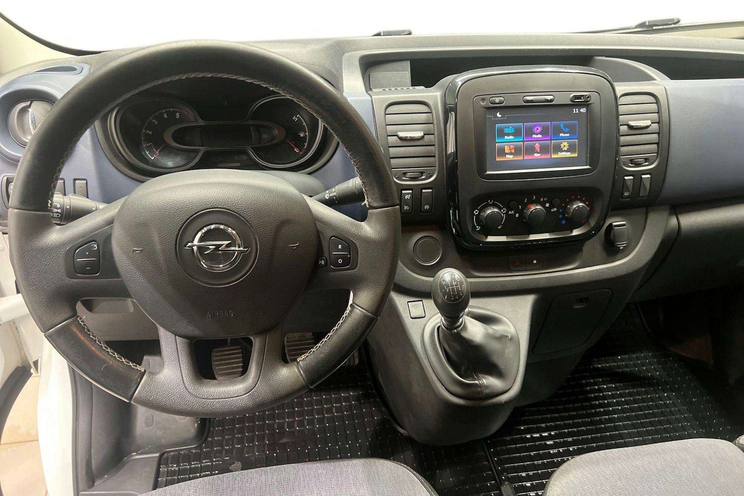 valkoinen Opel Vivaro 2017 kuva 9.