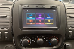 valkoinen Opel Vivaro 2017 kuva 14.